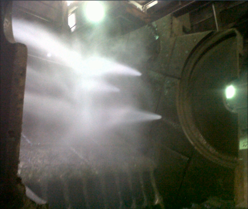 Die Metso-Wassereindüsung mit Hochdruck in den Shreddermahlraum bindet Partikel noch besser.