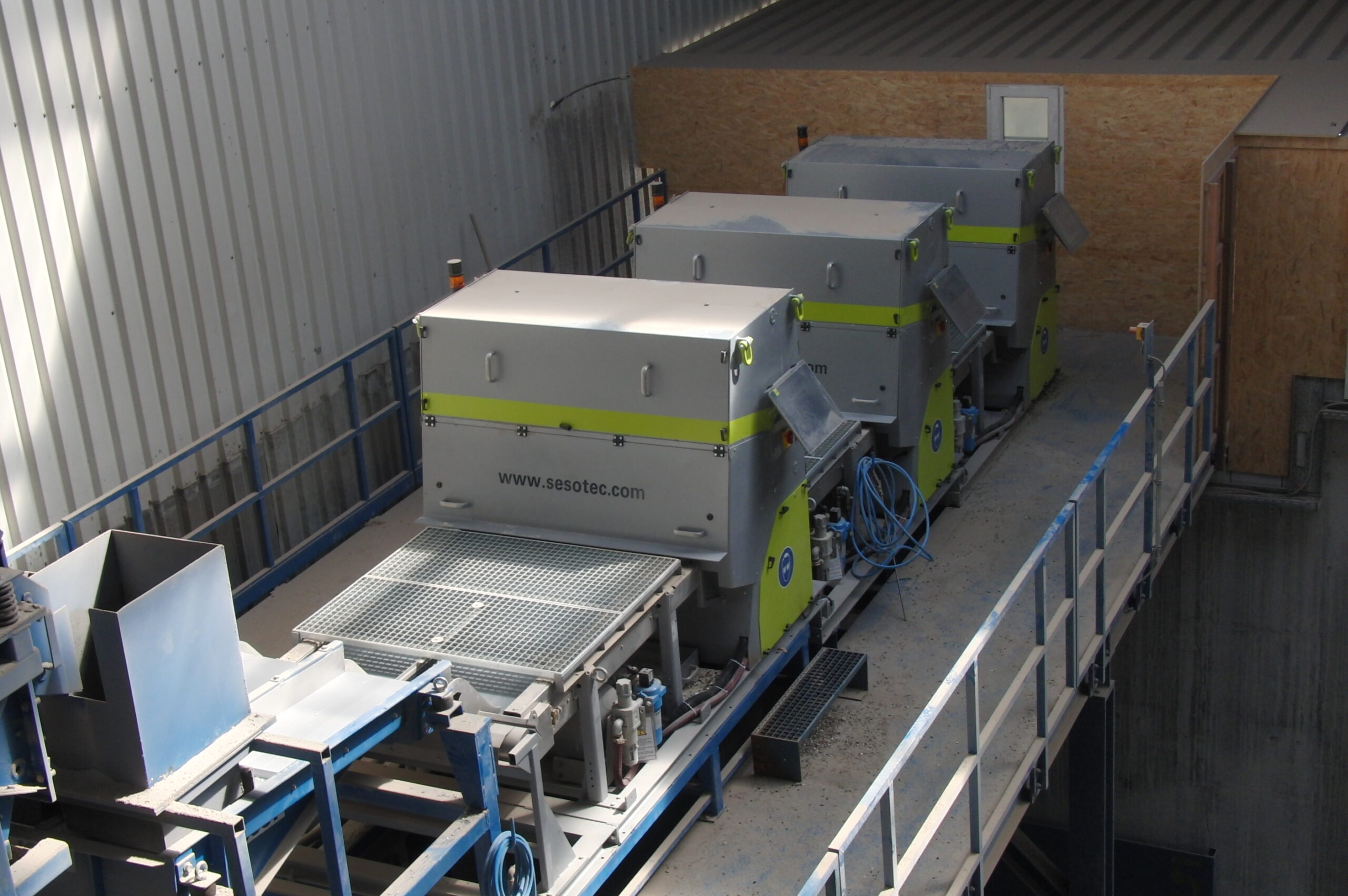 Die Feinlinie in der Reiling Glasrückgewinnungsanlage mit drei K9-Geräten von Sesotec.