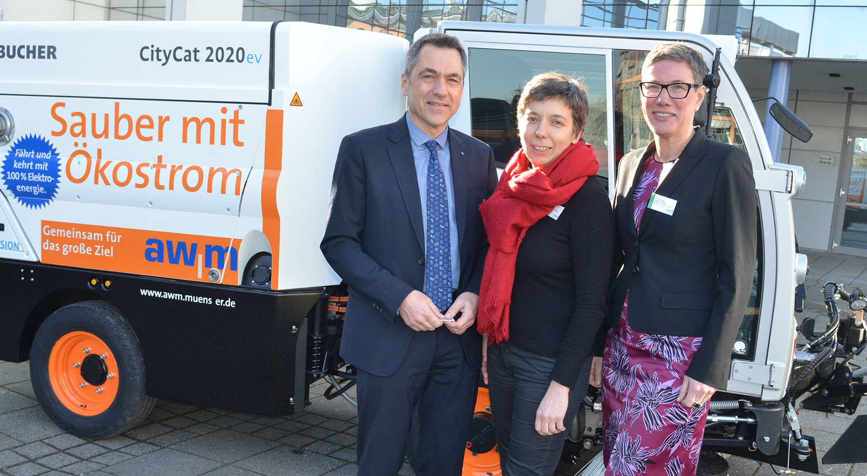 Diskutierten bei den Münsteraner Abfallwirtschaftstagen gemeinsam mit weiteren Fachleuten aktuelle Herausforderungen (v.l.): Prof. Dr. Klaus Gellenbeck, Prof. Dr. Vera Susanne Rotter und Prof. Dr. Sabine Flamme. (Foto: FH Münster/Pressestelle)