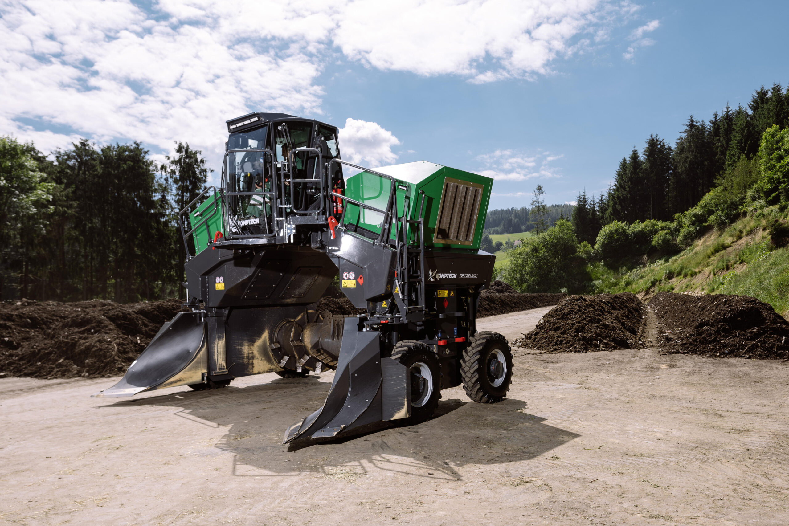 Mit dem neuen Topturn X4500 knüpft Komptech an „alte Traditionen“ an: Die erste Komptech-Maschine war die Kompostwendemaschine namens Topturn.