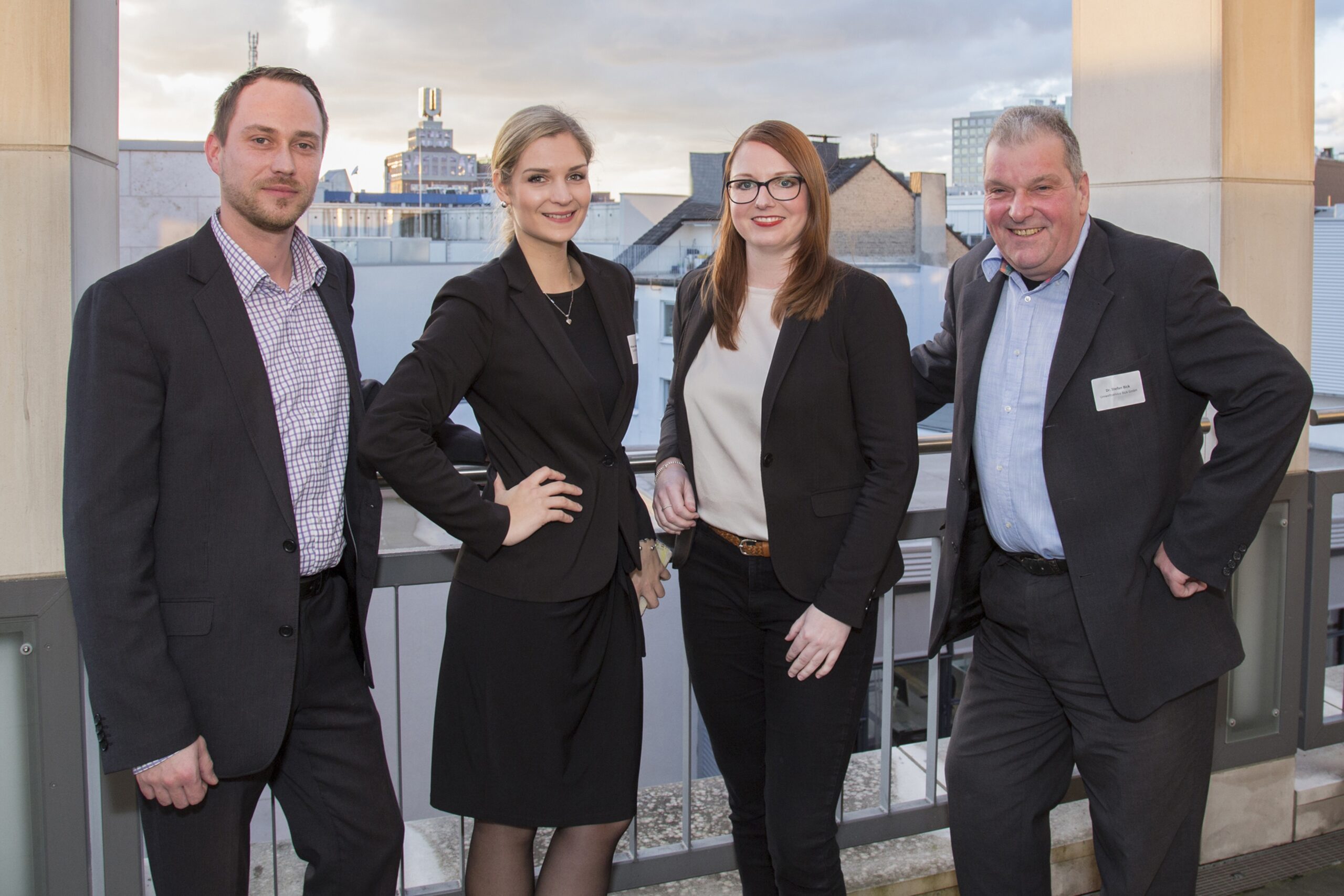 Bild: v.l.: Sylvio Schirlitz, Milen Volkmar (beide Q-SOFT GmbH), Nicole Werhausen (Werhausen AG), Dr. Stefan Bick (Umweltservice Bick GmbH)
Fotografin: Silvia Kriens