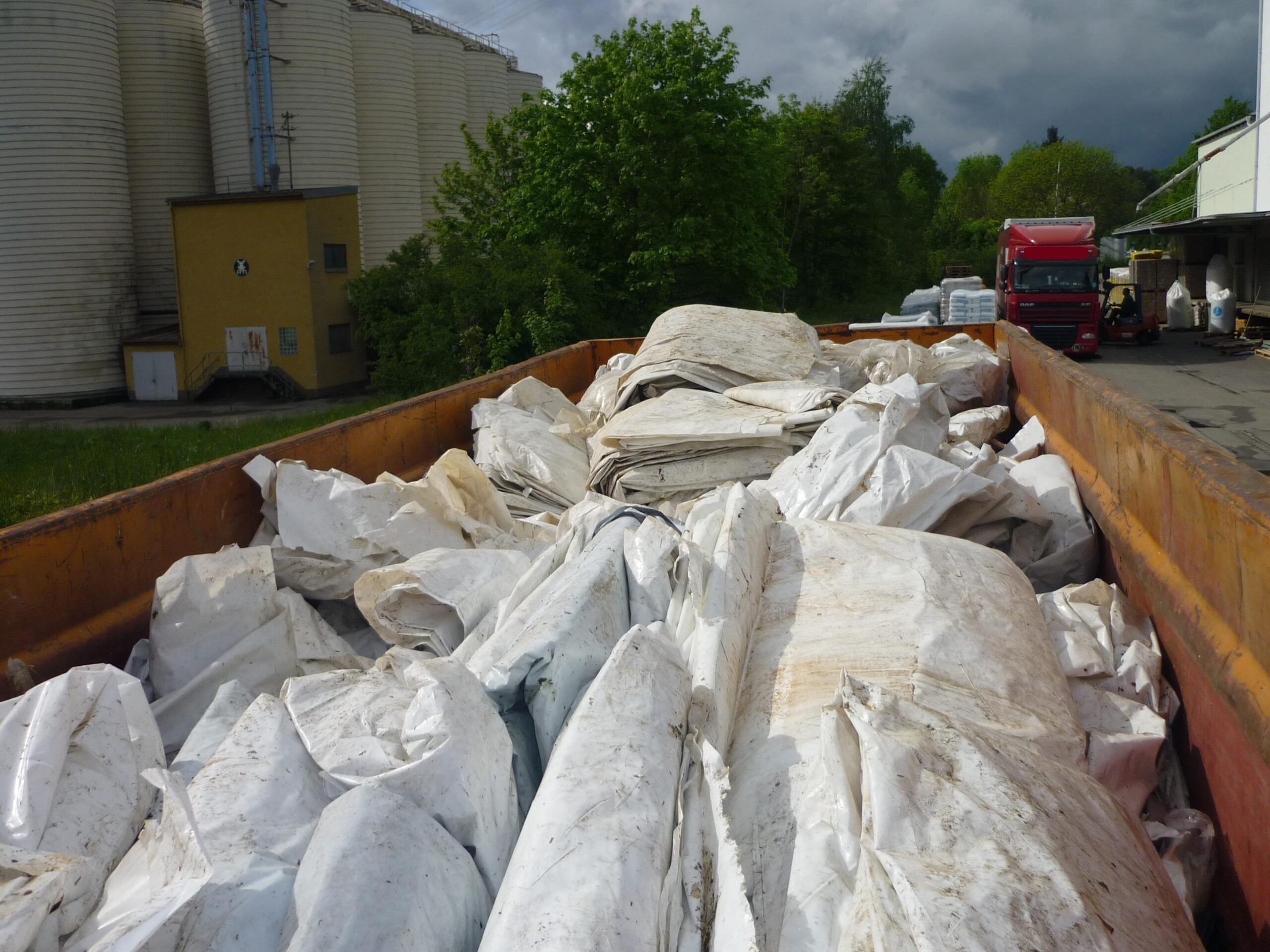 Besenrein, ohne Fremdstoffe, Netze oder Garne – das sind die Annahmekriterien auf den Sammelstellen. Bild: RIGK