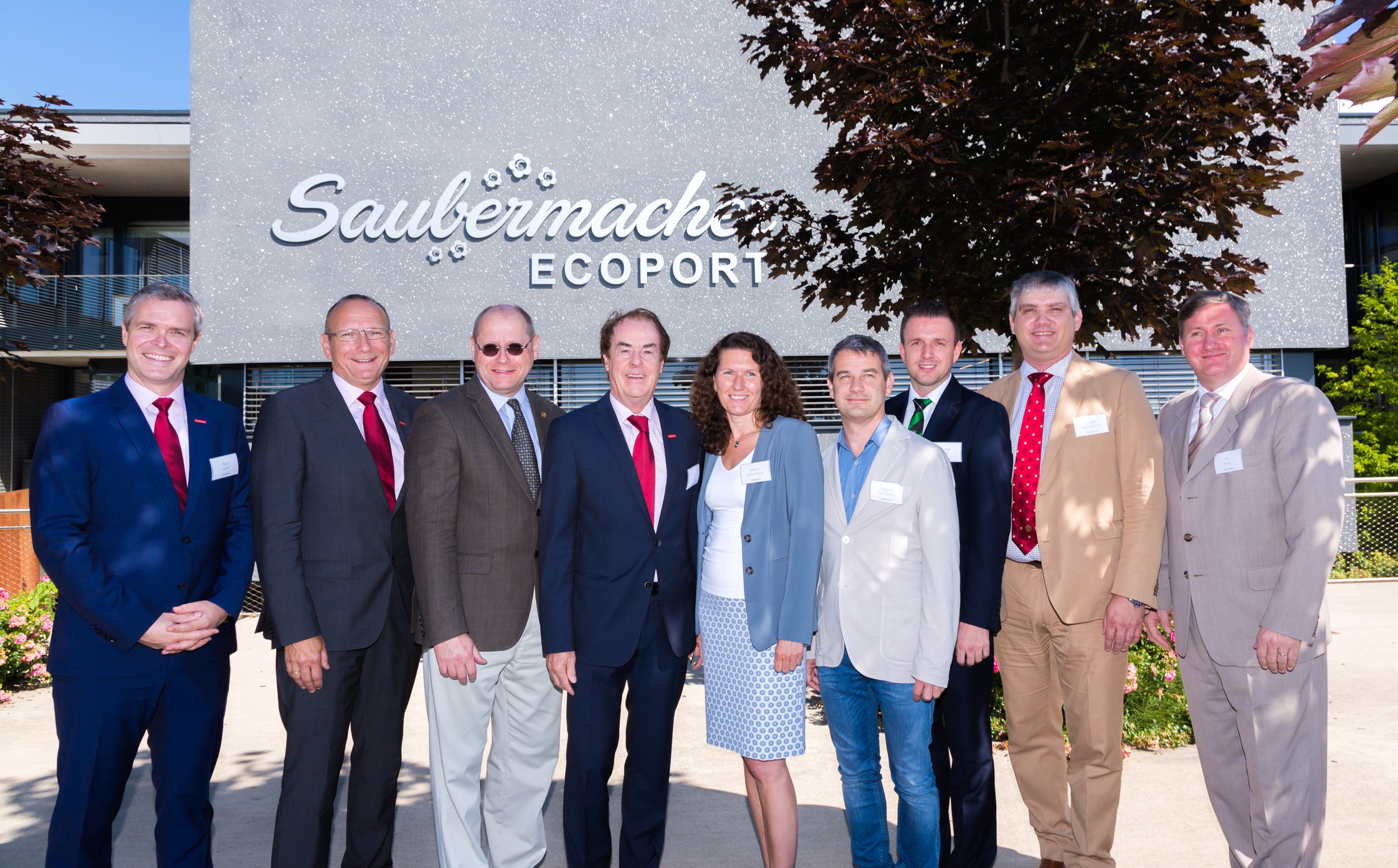 S. Laske/ Leitung F&E Saubermacher, F. Kokalj/ TU Marburg, J. Kortnik/ Uni Laibach, G. Ziehenberger/ Vorstandsmitglied COO
Saubermacher, H. Roth/ Eigentümer Saubermacher, M. Huber-Humer/ BOKU Wien, H. Rechberger/ TU Wien, R. Sarc/ Montanuni
Leoben, R. Baumgartner/ KF Uni Graz, (v.l.n.r.), Fotonachweis: Saubermacher