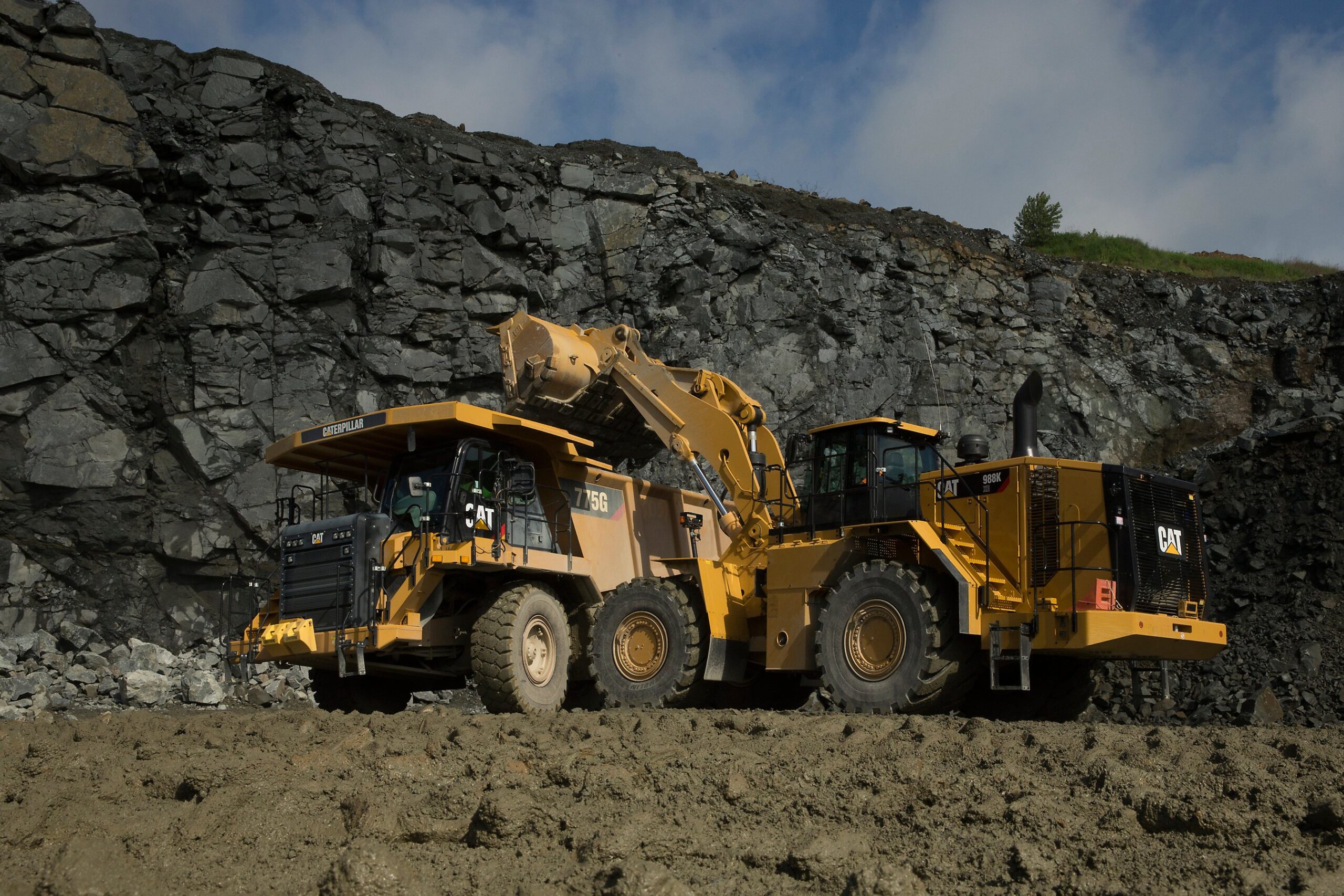 Der neue Radlader 988K XE mit rund 53 Tonnen Einsatzgewicht (Foto: Caterpillar/Zeppelin)