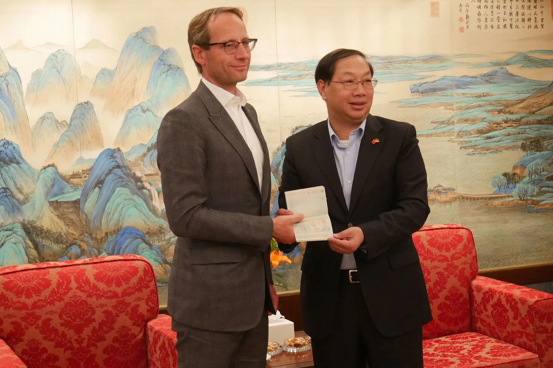 Chinas erstes Expertenvisum geht an Alba