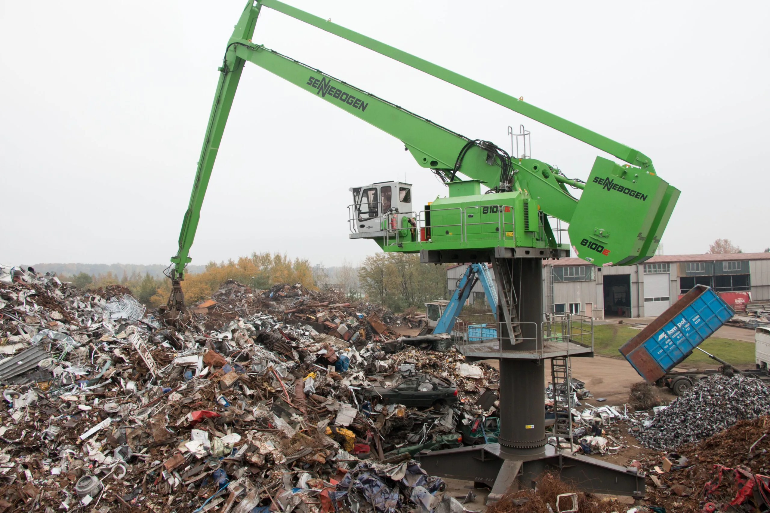 Schrottumschlag mit Sennebogen 8100 EQ