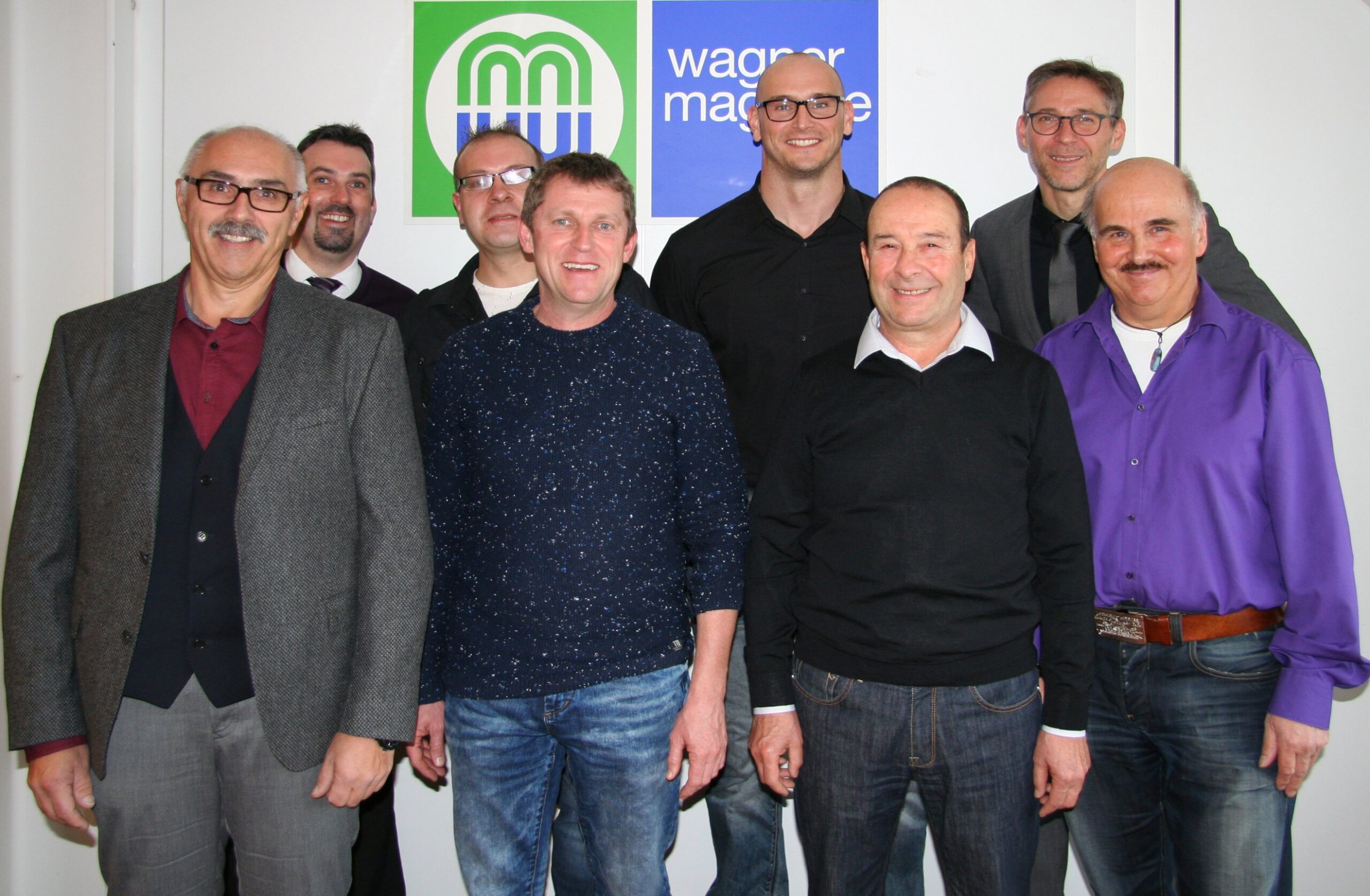 Wagner Magnete hat langjährige Mitarbeiter geehrt und Karl Boxler und Renato Rizzuto in den Ruhestand verabschiedet. Unser Bild zeigt (vorne von links): Karl Anwander, Martin Wassermann, Renato Rizzuto und Karl Boxler. Hinten (von links): Firmenchef Wolfgang Wagner, Thomas Wagner, Markus Egner und Wagner-Prokurist Wolfgang Schuster. Auf dem Foto fehlen Andreas und Daniel Kutter. (Foto: Wagner Magnete)