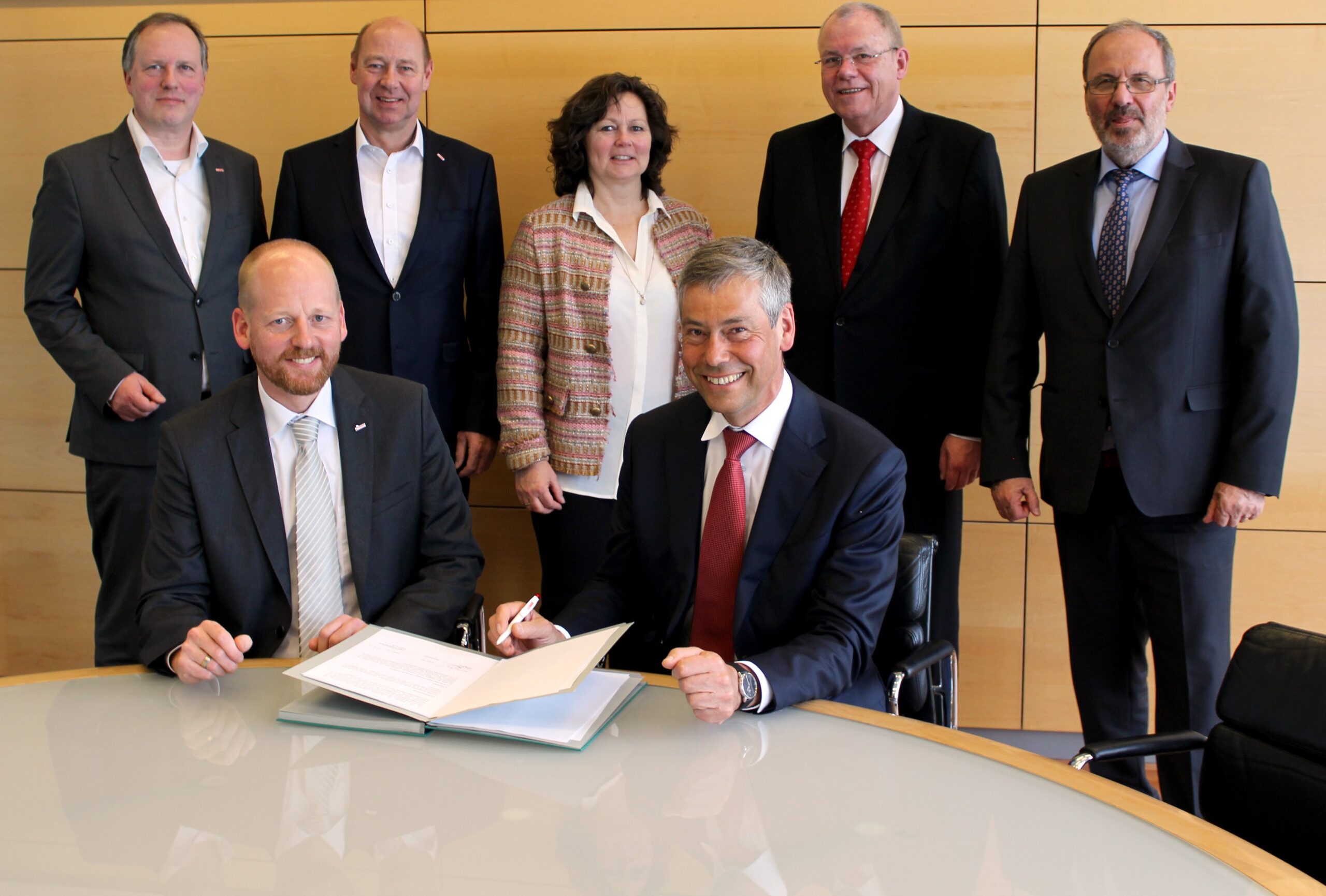 Dr. Reinhard Eisermann, Christoph Aßmann, Gustav Edelhoff, Heike Vangerow, Prof. Dr.-Ing. Norbert Jardin, Norbert Frece, Dr.-Ing. Peter Evers. Bild: Ruhrverband