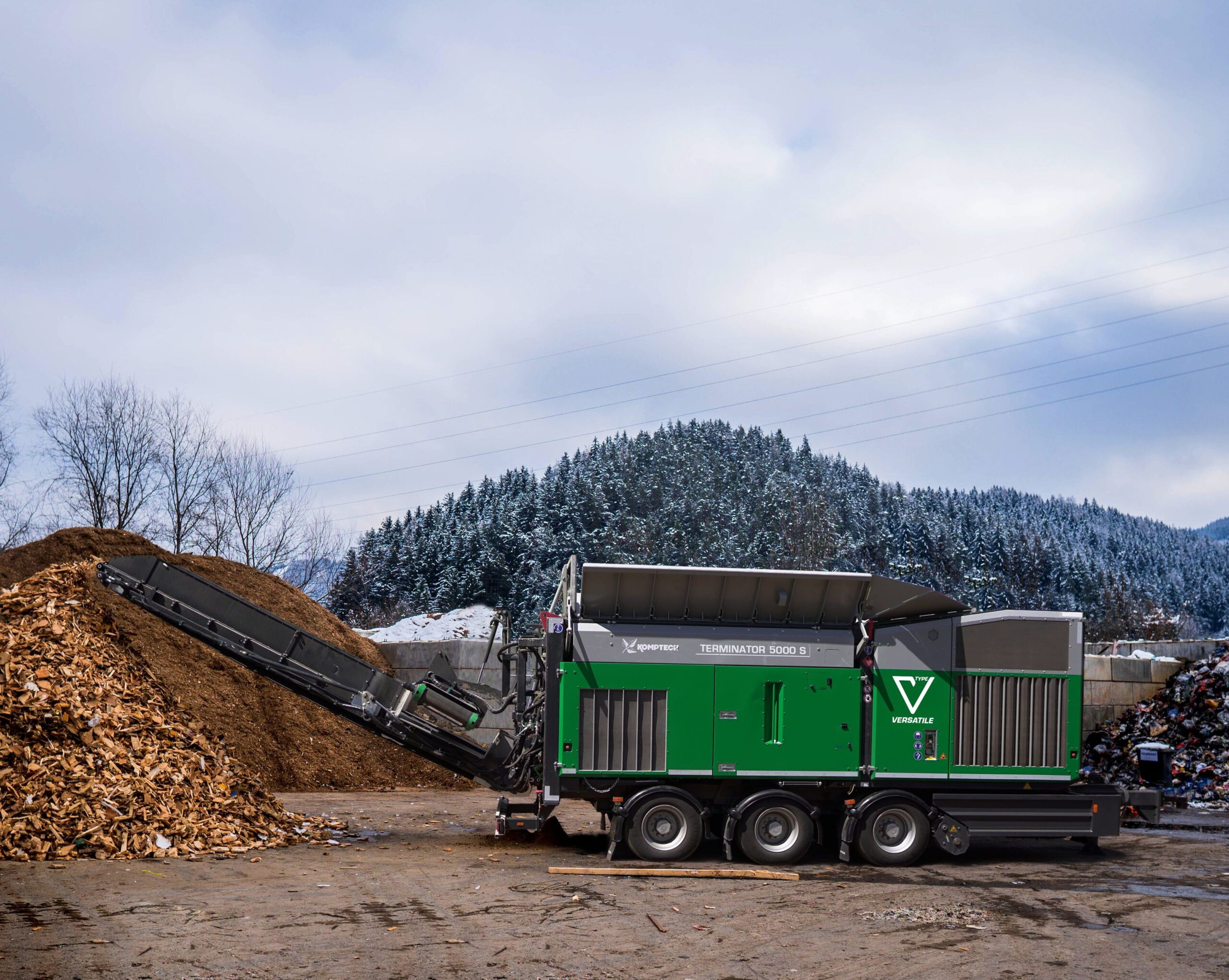 Die Zerkleinerung unterschiedlichster Materialien wie Haus- oder Gewerbemüll, Grünschnitt oder Altholz durch nur eine Maschine war die Zielsetzung bei der Konzeption und Neuentwicklung des Terminators „Type V“. Foto: Komptech