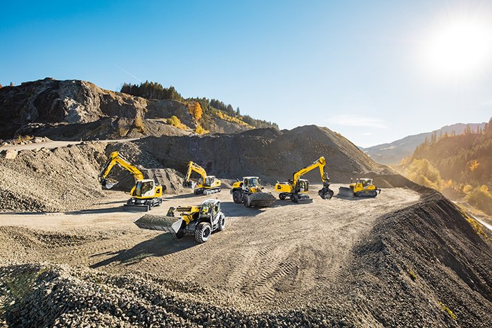 Die Sparte Erdbewegung präsentierte unter anderem eine neue Teleskoplader-Baureihe, die Stereolader L 514 und L 518 sowie den Hydraulikbagger R 936 Compact. Bild: Liebherr