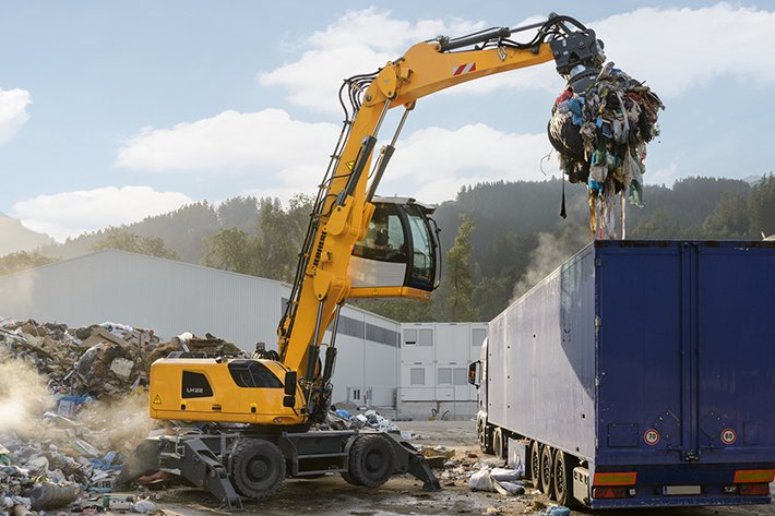 Die Liebherr-Materialumschlagmaschine LH 22 M Industry Litronic ist eine Maschine speziell für den Einsatz im Recyclingbereich.