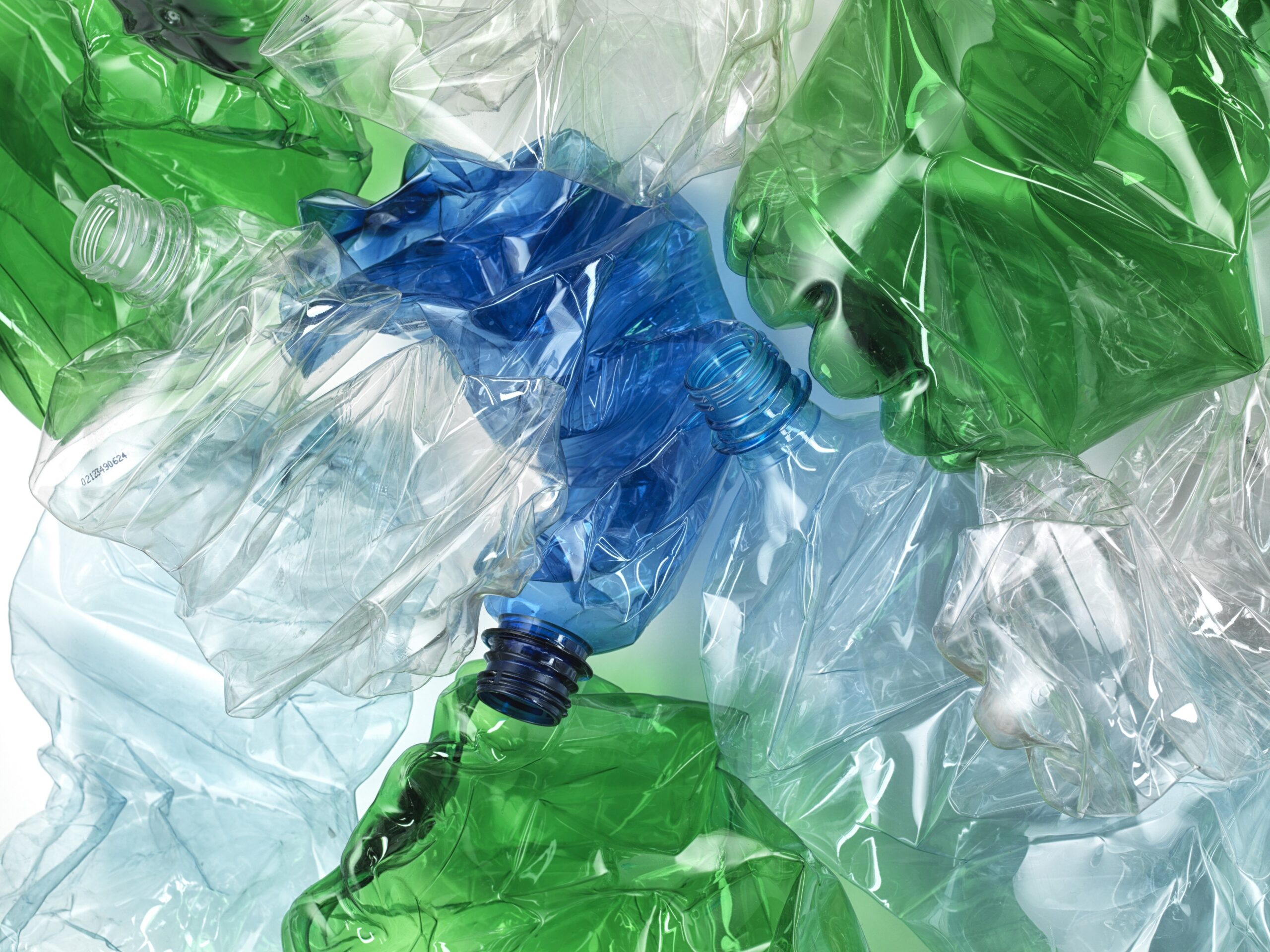 Die Spezialisten für Verpackungslösungen ALPLA (Österreich) und FROMM (Schweiz) haben eine Kooperation im Bereich PET-Recycling vereinbart. Bild: Alpla/Texplast.