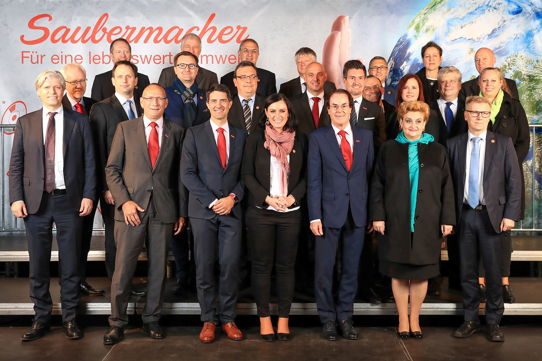 Family Picture: Die EU-UmweltministerInnen informierten sich über Best Practice Lösungen bei Saubermacher. (Foto: Saubermacher)