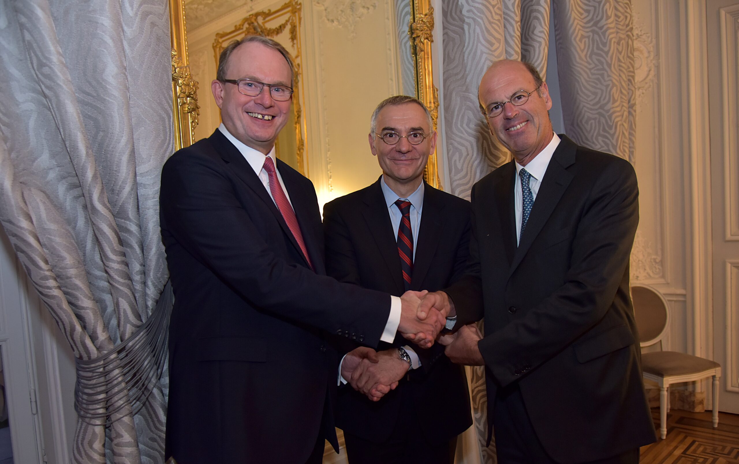 Ludger Rethmann (Mitglied der Inhaberfamilie und Vorstandsmitglied der Rethmann-Gruppe), Thierry Mallet (Präsident und CEO von Transdev) und Eric Lombard (CEO der Caisse des Dépôts-Gruppe) (Foto: Rethmann)