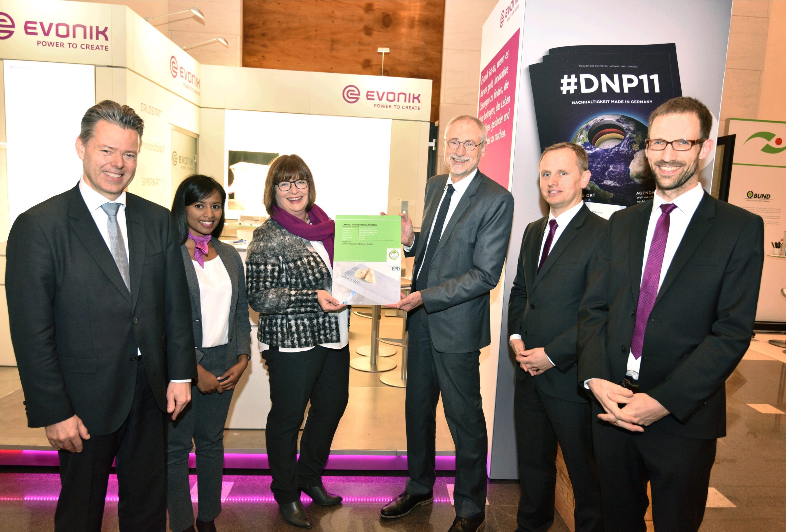 Überreichung der EPD (Foto: Evonik Resource Efficiency GmbH)