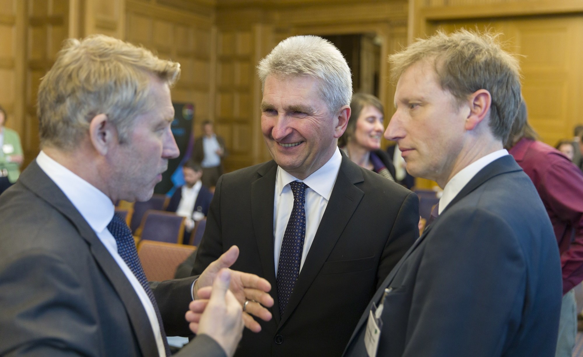 Branchentag Kunstststoffland NRW am 14.01.2019 im Kasino Leverkusen. v.l.n.r.: Reinhard Hoffmann (Vorsitzender kunststoffland NRW, Geschäftsführender Gesellschafter Gerhardi Kunststofftechnik), Prof. Dr. Andreas Pinkwart (Wirtschaftsminister des Landes Nordrhein-Westfalen), Dr. Hermann Bach (Covestro) ©Covestro Deutschland AG