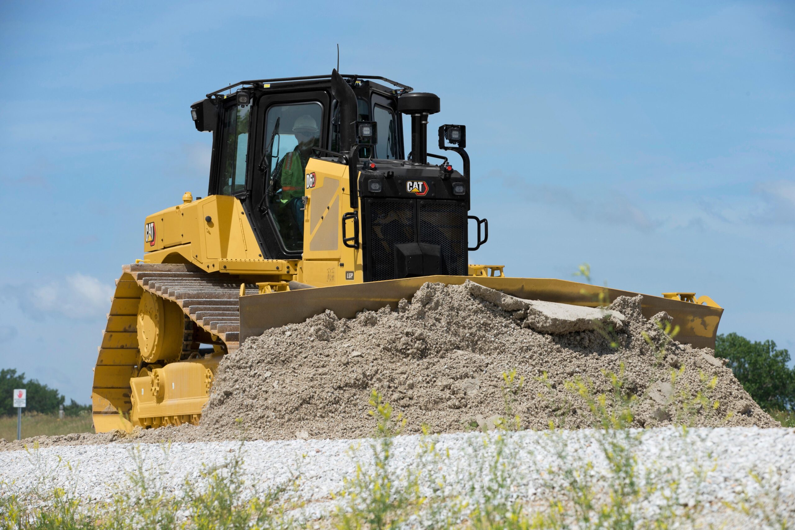 Premiere auf der bauma: Dieselelektrischer Dozer Cat D6 XE. Bild: Caterpillar/Zeppelin