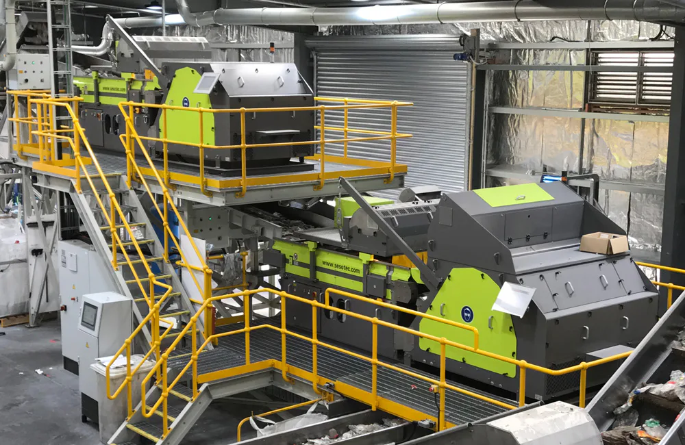 Flight Plastics installierte eine Multi- Sensor-Sortierlinie mit zwei Sesotec Flaschen-Sortiersystemen.