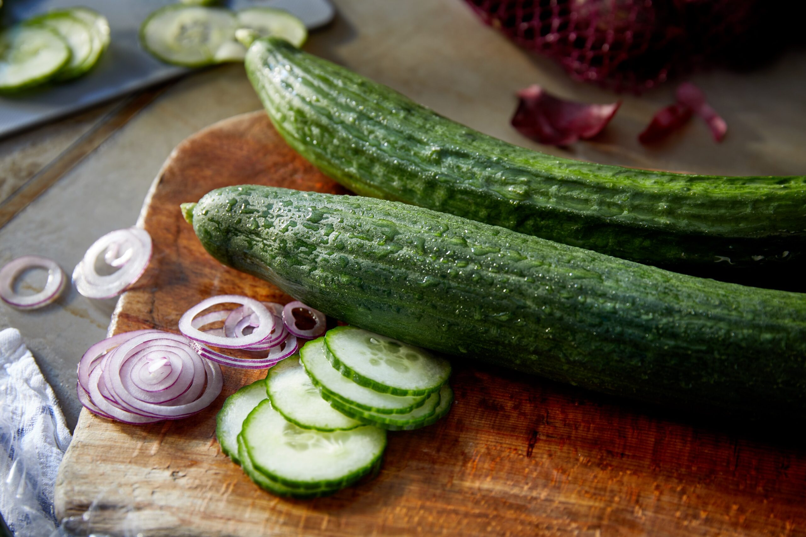 Kaufland verzichtet auf die Folien bei Salatgurken. Bild: 747 Studios/Kaufland