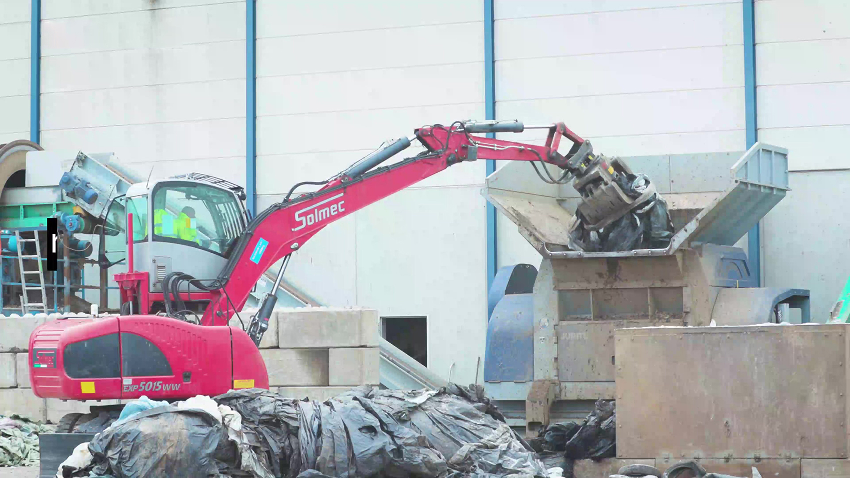 Ein Lindner Jupiter 2200 ist für die Zerkleinerung von Agrarfolien bei Daly Plastics im Einsatz. Er zeichnet sich durch den perfekten Schnitt und seine Robustheit gegenüber Störstoffen aus. Bild: Lindner Recyclingtech