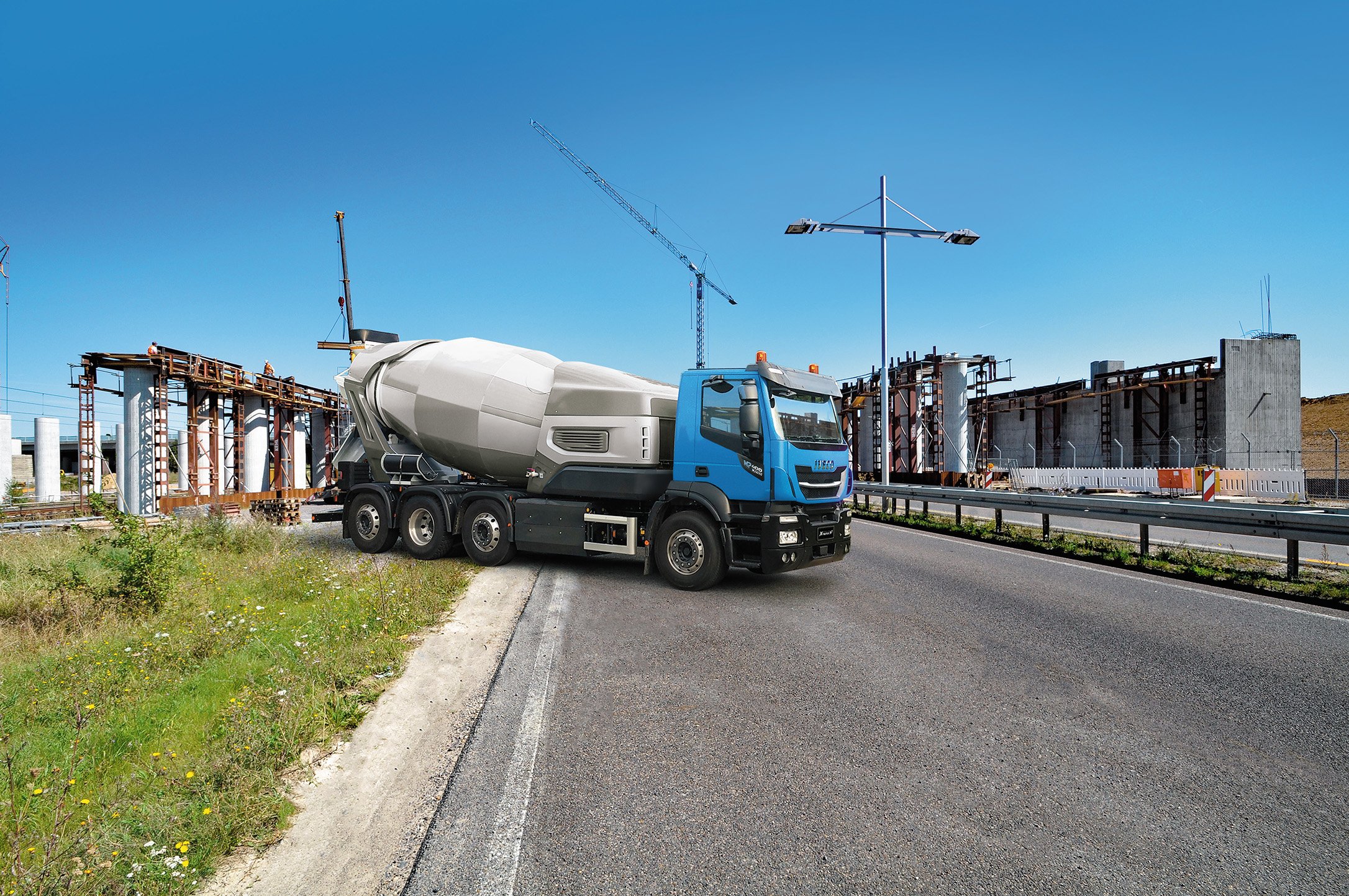 Stralis X-Way Natural Power (Methan) mit 400 PS und elektrisch angetriebener Trommel. Batteriespeisung über Bremsenergie-Rekuperation und/oder Fahrzeugmotor