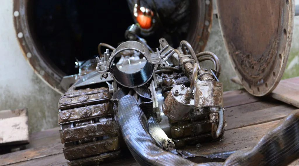 Lobbe setzt gemeinsam mit ST-Cleaning bei der Dow Böhlen Tankroboter zur Reinigung ein. Bild: Lobbe