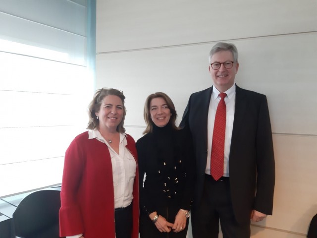 Die Neue Euric-Präsidentin Cinzia Vezzosi (Mitte); die wiedergewählte Vizepräsidentin Alicia-Garcia Franco ( links) und der neu gewählter Vizepräsident Thomas Braun (rechts). Bild: Euric