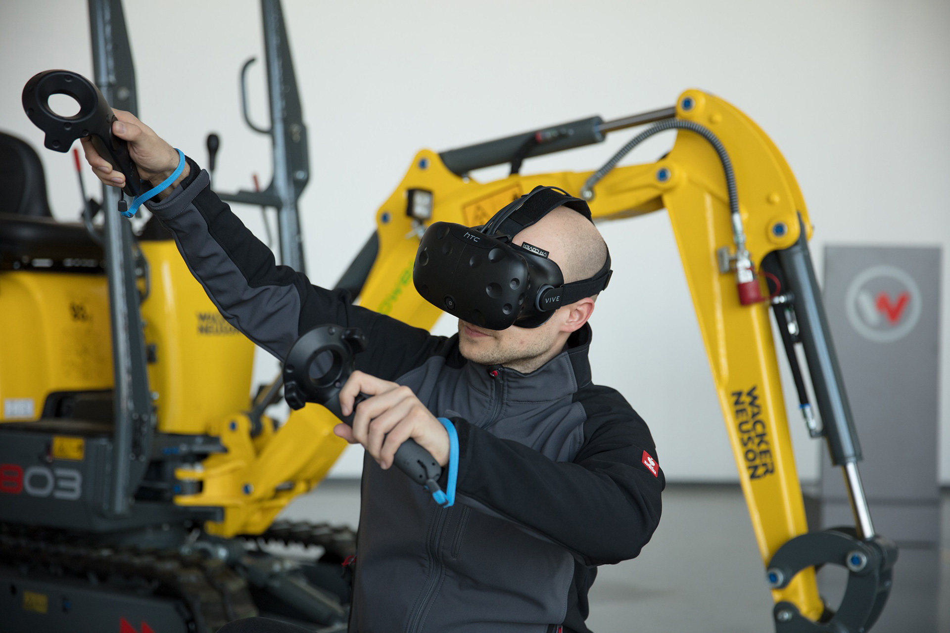 Digitalisierung: Die virtuelle Prototypenentwicklung verspricht eine noch größere Individualisierung bei der Herstellung von Baumaschinen Bild:&hellip;