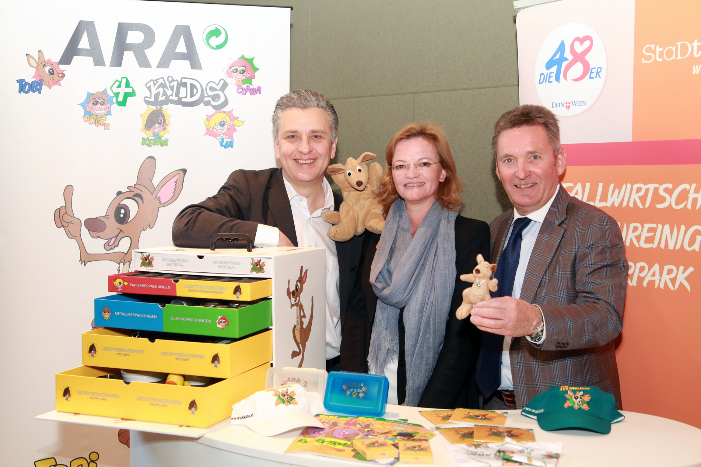 Im Bild v.l.n.r.: Josef Taucher, Abg. zum Wiener Landtag und Gemeinderat, Bereichssprecher Umwelt,
Martina Ableidinger, Stellvertreterin des Leiters der MA 48
t und Werner Knausz, ARA Vorstand