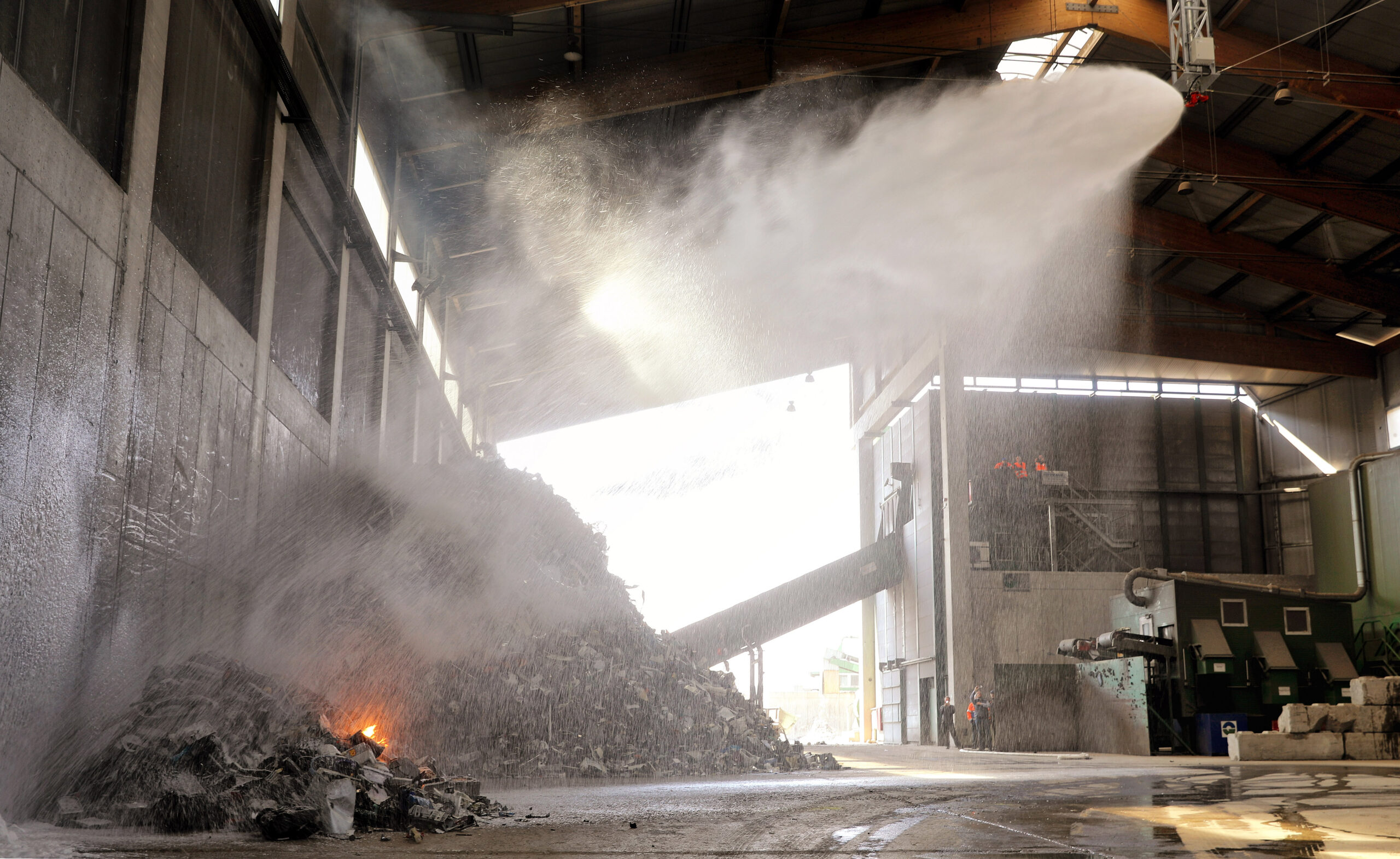 Test der neuen Brandschutzanlage bei MGG Metrec. Bild: MGG