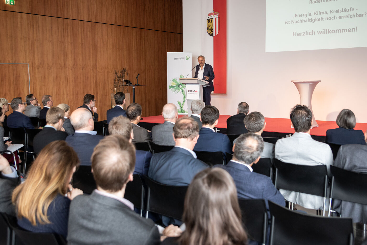 Prof. Dr. Dr. Dr. h.c. Franz-Josef Radermacher und Gäste beim 13. Austria Glas ReCIRCLE