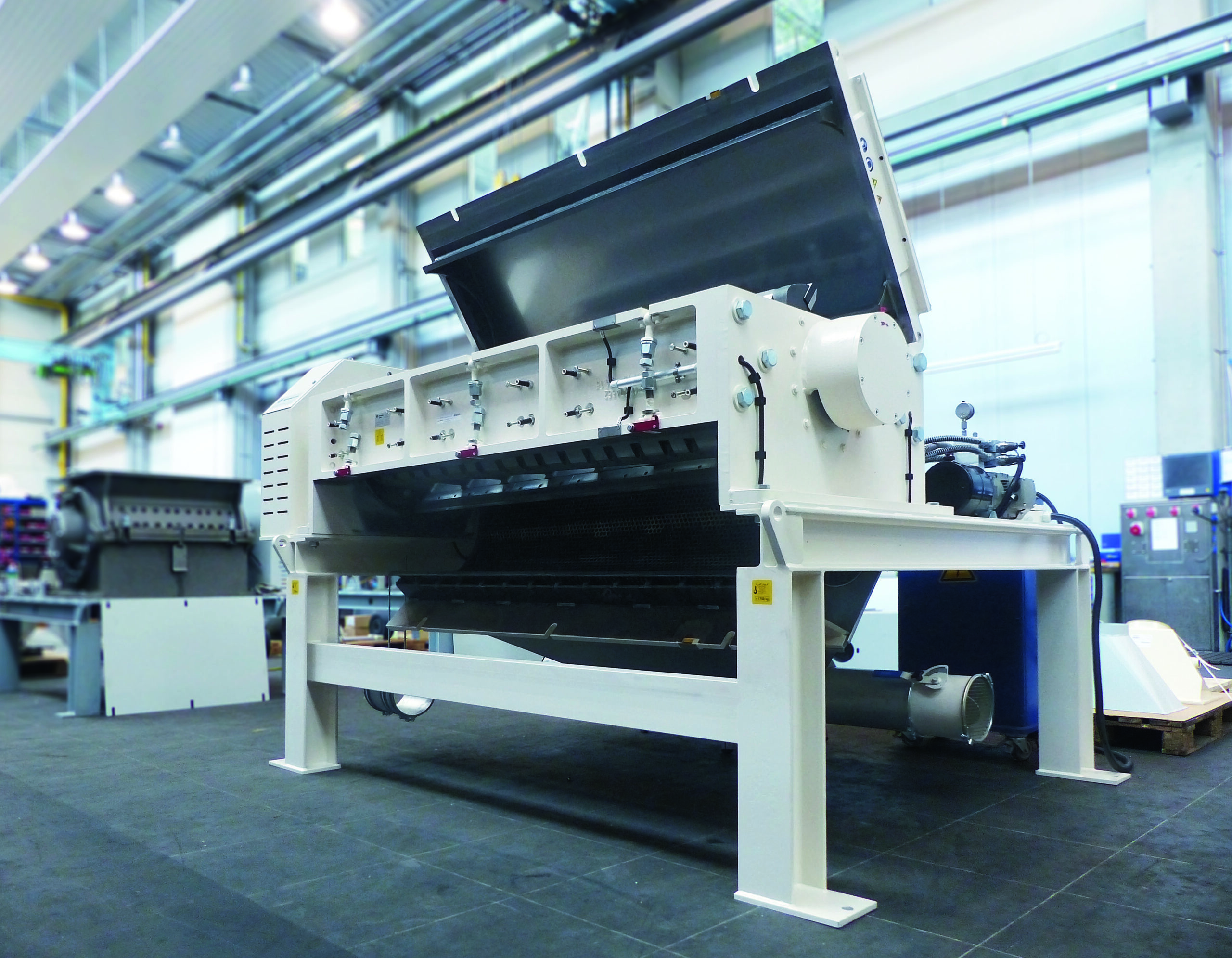 Universal-Schneidmühle für das Recycling von Kunststoffabfällen: die Compact-Line vom Hosokawa Alpine.