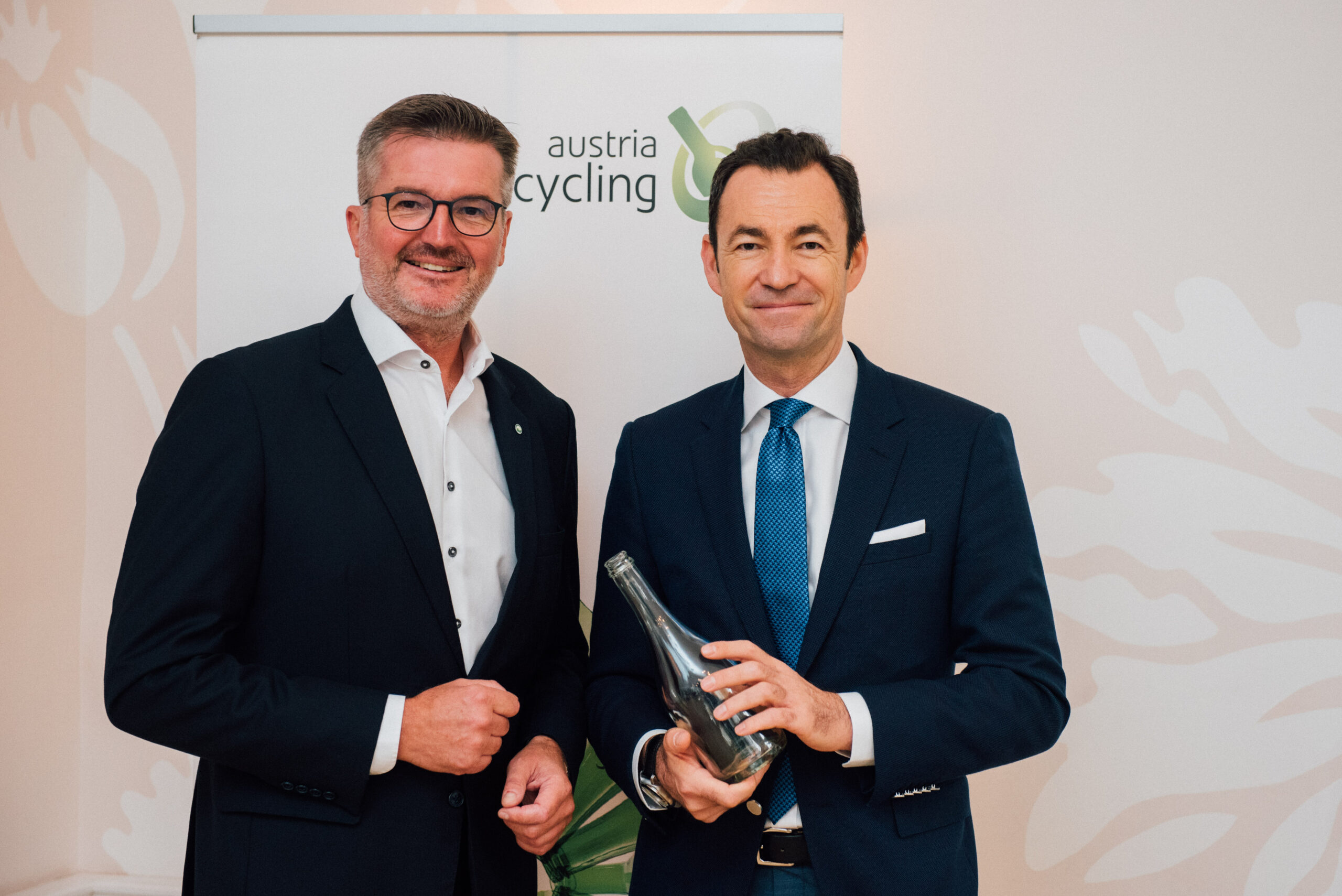 Michael Wiener, CEO Duales System Holding und Dr. Harald Hause, Geschäftsführer Austria Glas Recycling, Bild: Daniel Willinger