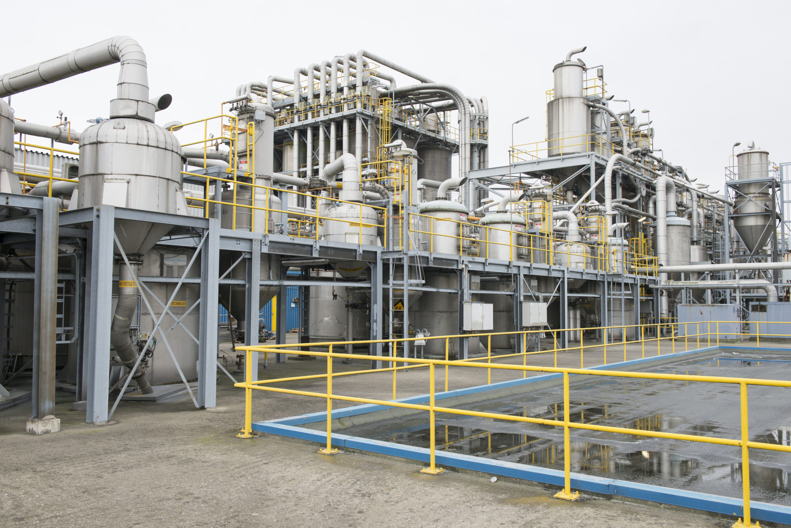 Das Polycarbonat auf ISCC PLUS zertifizierter Rohstoffbasis wird zunächst im Sabic-Werk Bergen op Zoom (Niederlande) hergestellt und künftig weltweit verfügbar sein.