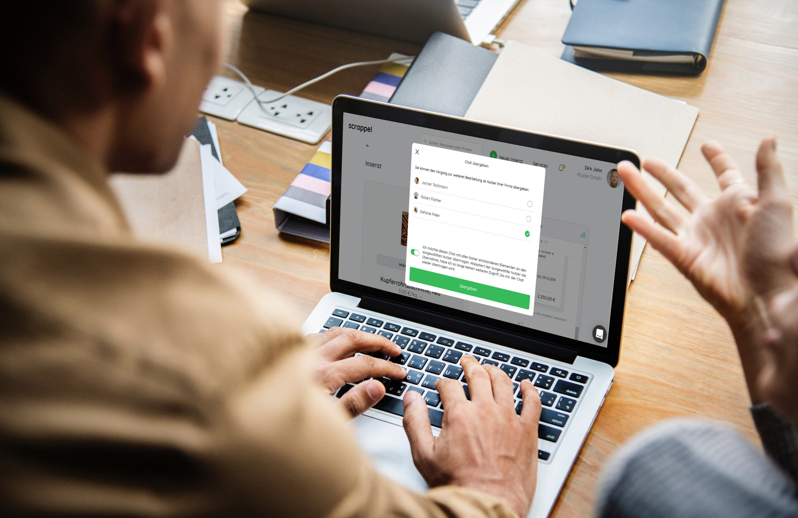 Ab sofort können jegliche Arbeitsschritte, beginnend beim Handel über die sich anschließenden Aufgaben im Zuge der Abwicklung, zu jedem Zeitpunkt an die verantwortlichen Kollegen im Unternehmen übergeben werden.  Bild: Scrappel