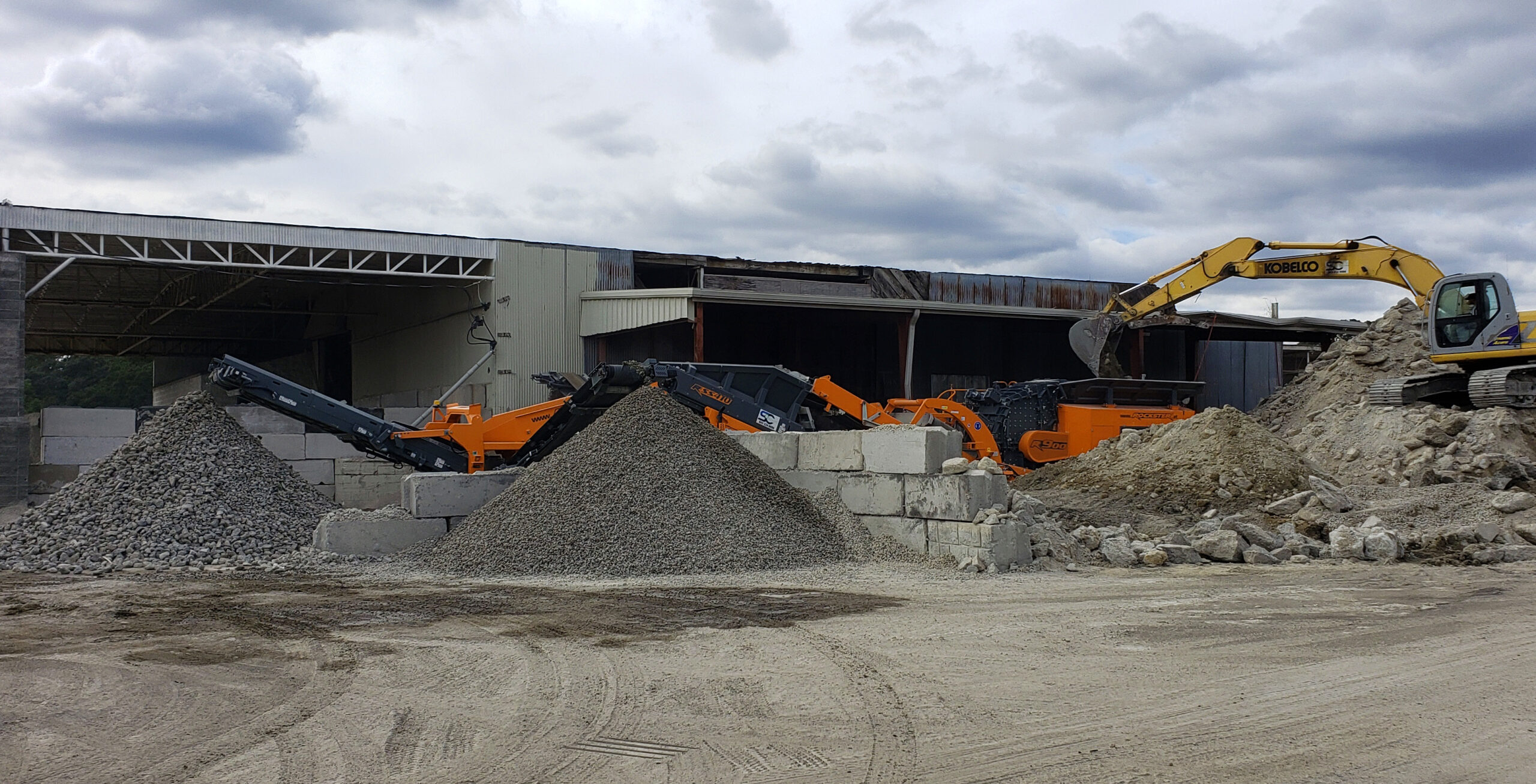 Im neuen SC Recycling Center in Myrtle Beach brechen und sieben Michael Morais und sein Team hauptsächlich Beton, um ihn bei Straßenbauprojekten von Titan Enterprises sofort wieder einzusetzen. Bild: Rockster