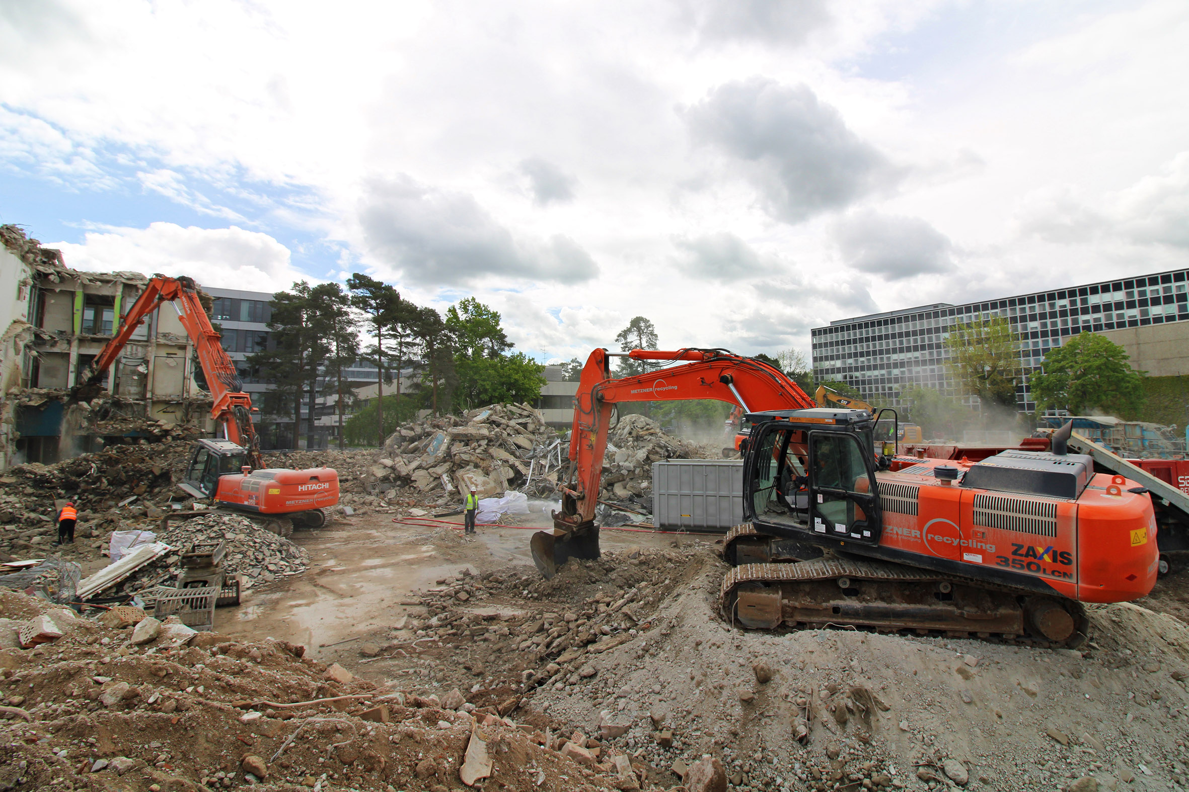 64.000 m3 umbauter Raum mussten von der Metzner Recycling GmbH entkernt und abgebrochen werden. Bild: Kiesel