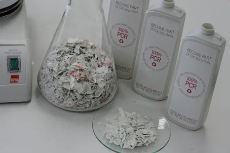 Die nach Unternehmensangaben weltweit ersten PE-Etiketten, die zu 100 Prozent aus haushaltsnahen PE-Verpackungen produziert wurden.