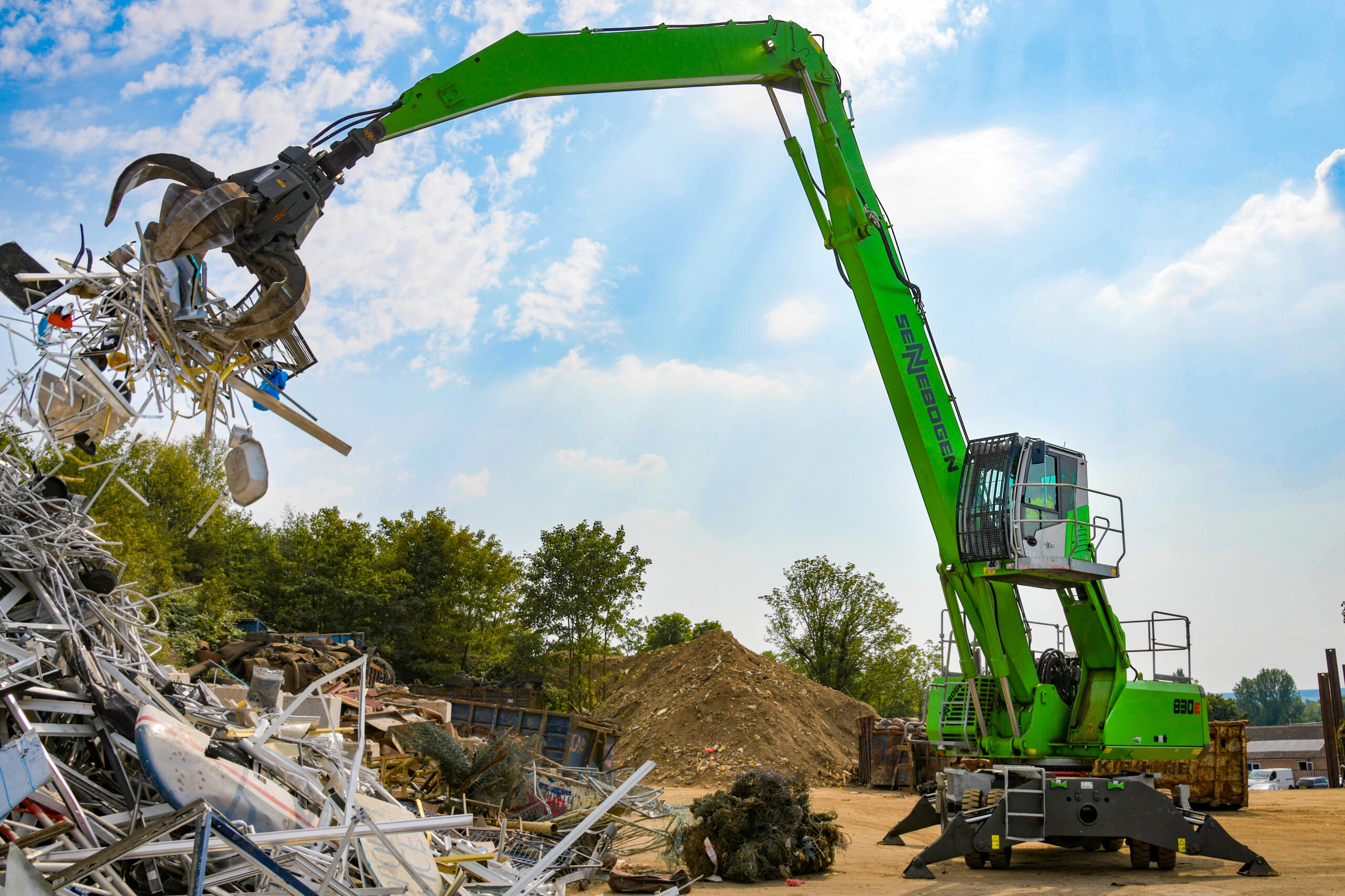 Mobile Umschlagmaschine 830 E von Sennebogen: Unterstützung für Recycling Lives in Preston beim Schrottrecycling. Bild: Sennebogen