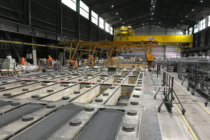 Mehr als 1,5 Millionen Steine wurden im neuen Brennofen von Trimet verbaut. Bild: Trimet Aluminium SE