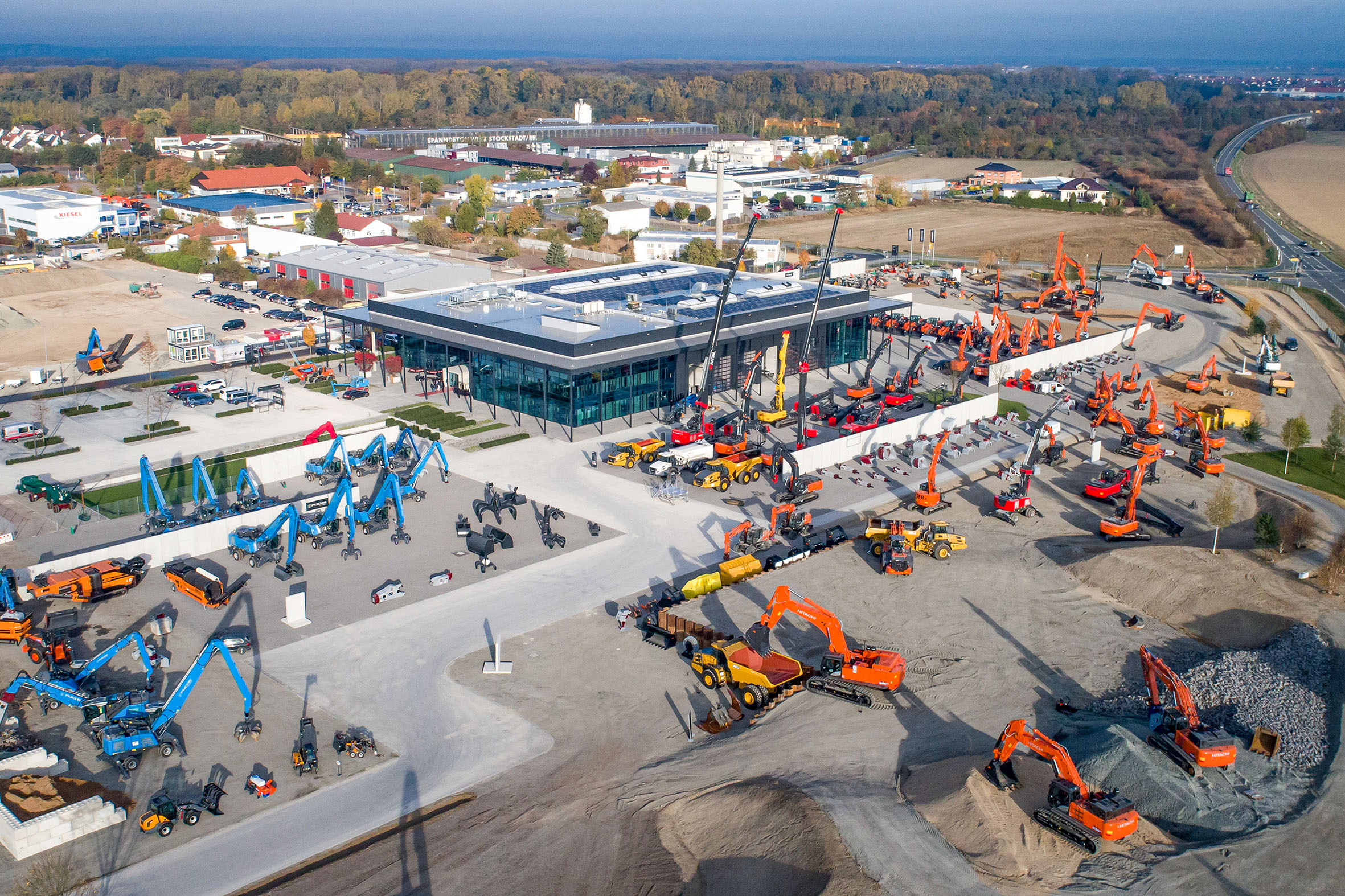  Kiesel nutzt das Coreum für den Empfang kleiner Kundengruppen, denn durch das großzügige Areal sind die aktuell geforderten Hygieneregeln hier sehr leicht einzuhalten.
Bild: Kiesel GmbH