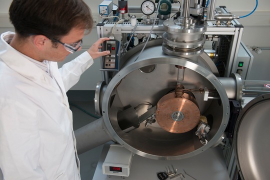 Meltspinner im Technikum des Fraunhofer IWKS. Bild: Fraunhofer IWKS