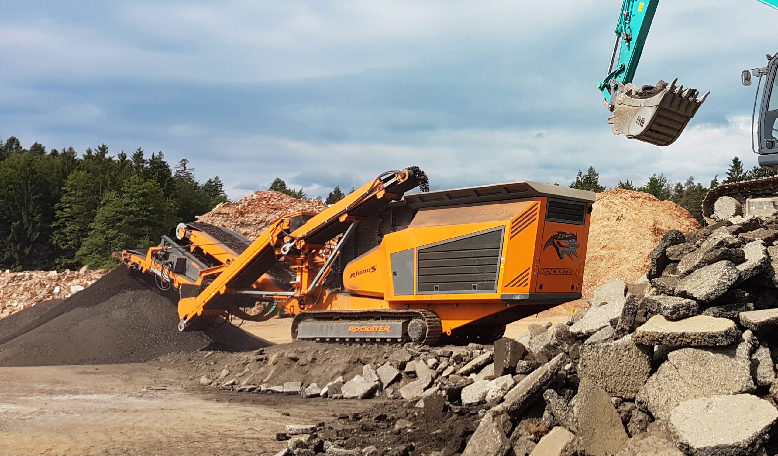 Auf dem 6,6ha großen Firmengelände wird mit dem neuen Rockster Brecher vor allem Asphalt, Beton und Bauschutt aufbereitet.
Bild: Rockster