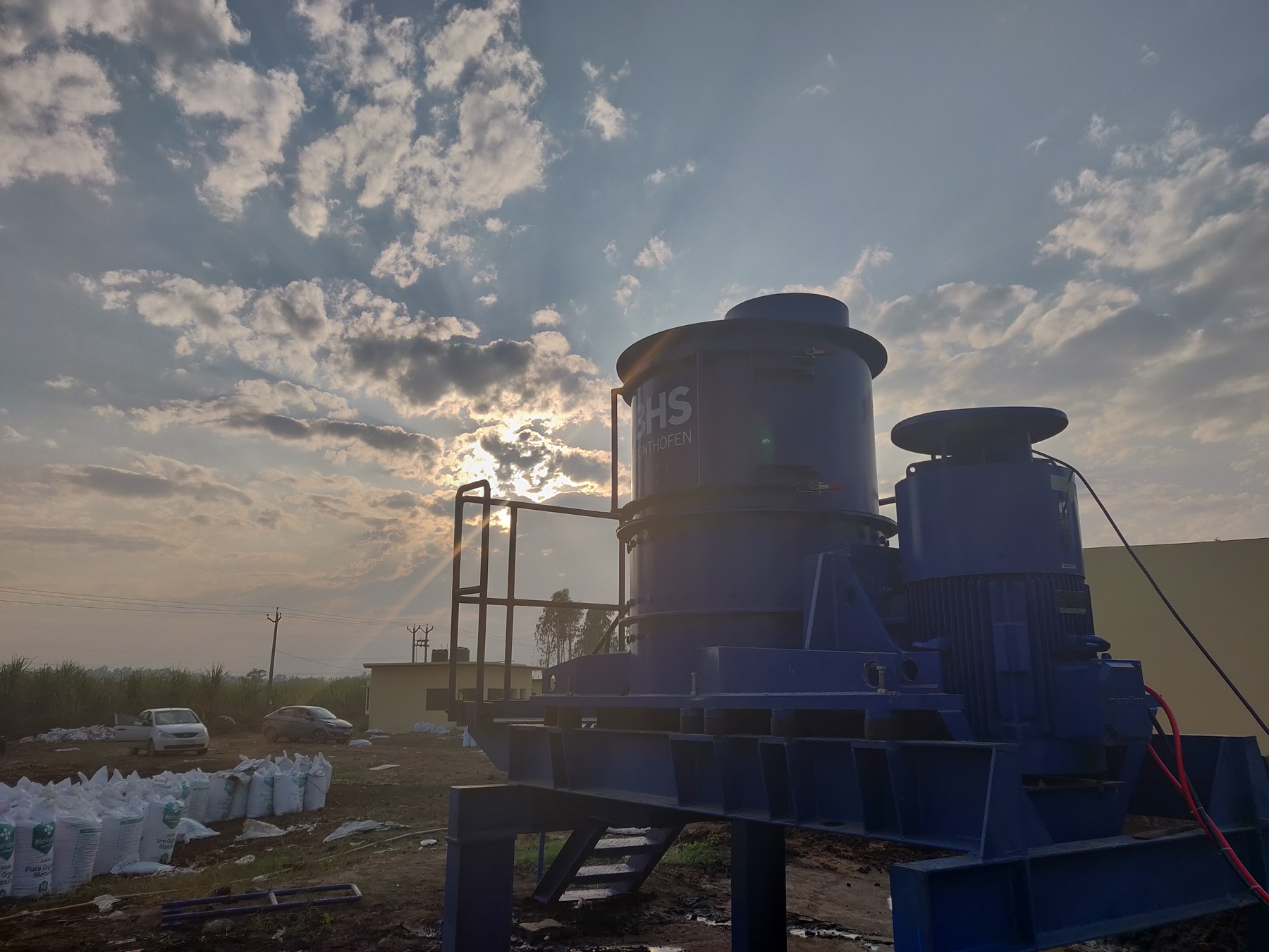 Aufbereitung pflanzlicher Rohstoffe zu Biogas