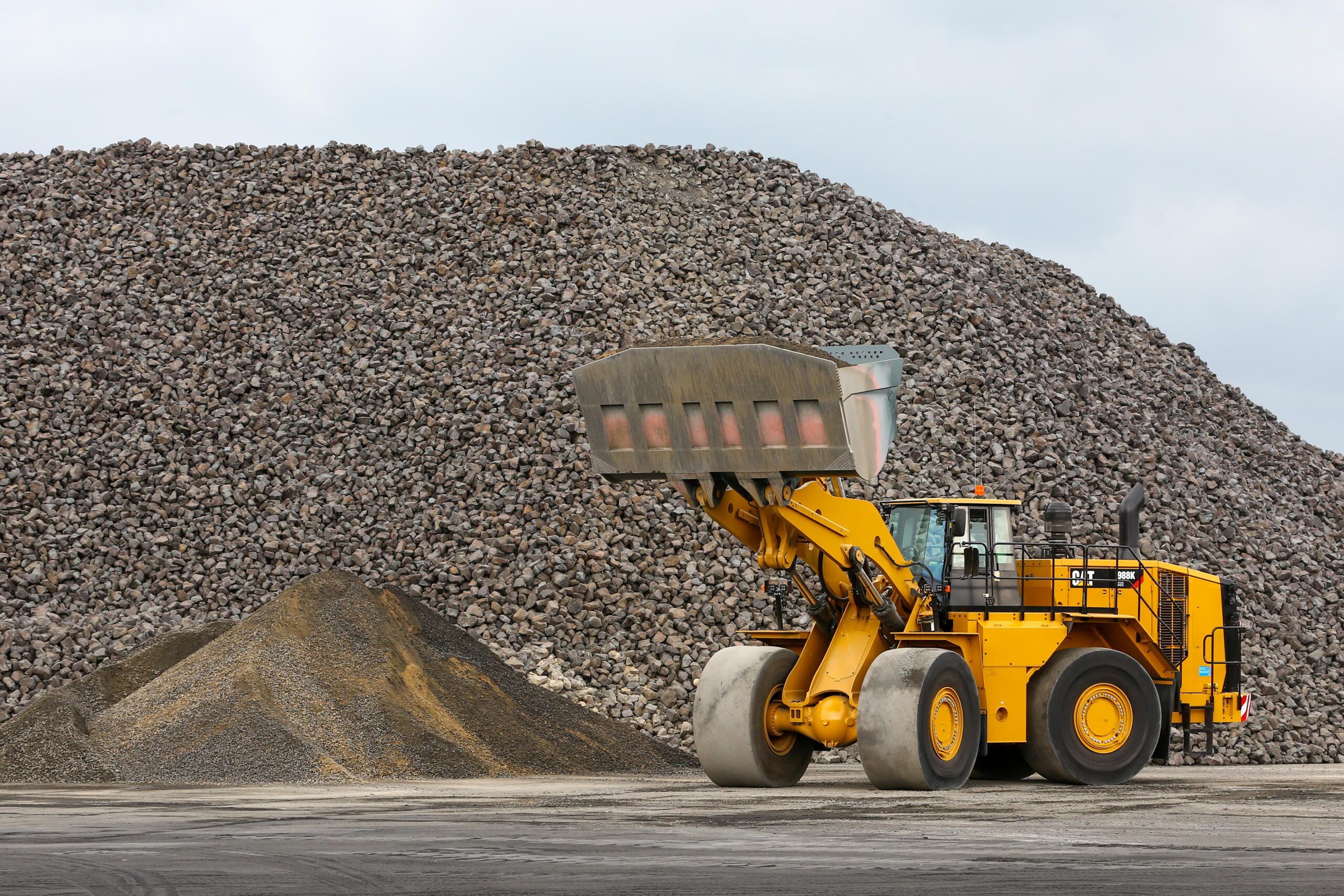 Weniger Dieselverbrauch und weniger Energiekosten sollen mit dem Cat 988K XE anfallen.  Bild: actionpress/Ibrahim Ot
