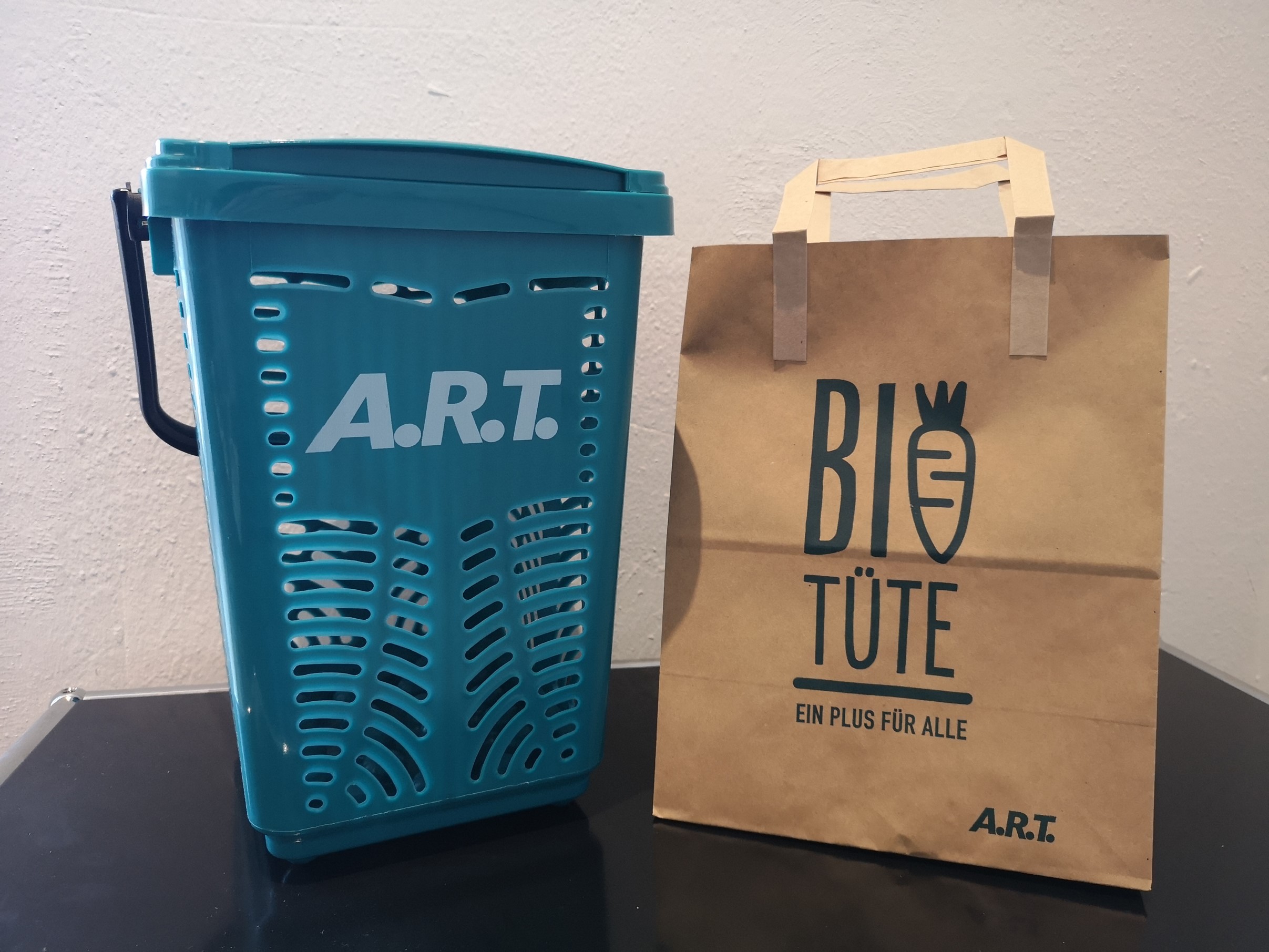 Biotüte des ART mit Sammeleimer (Quelle: ART)