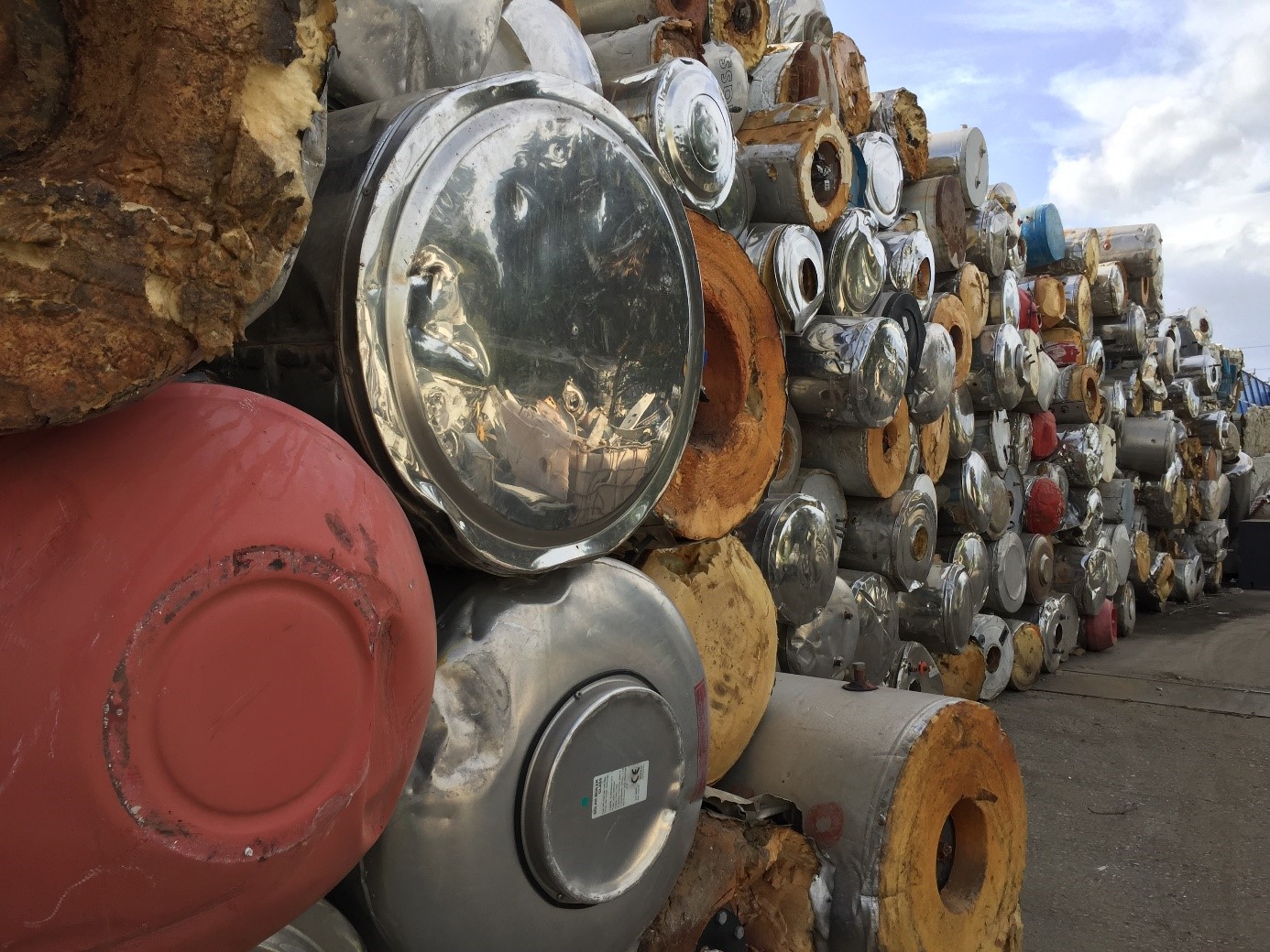 Getrennt gesammelte FCKW-haltige Boiler und Warmwasserspeicher Bild: RAL Gütegemeinschaft