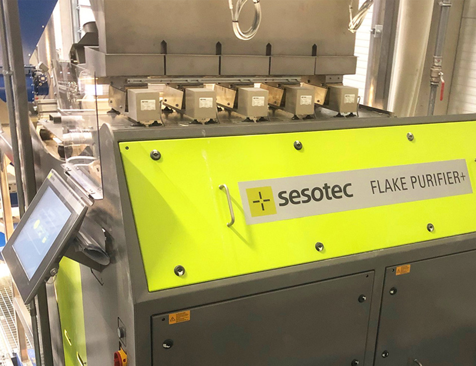 Bei Reiling Kunststoff Recycling spielen die Sortiersysteme bei der Sortierung der PET-Flakes eine entscheidende Rolle. (Quelle: Sesotec)