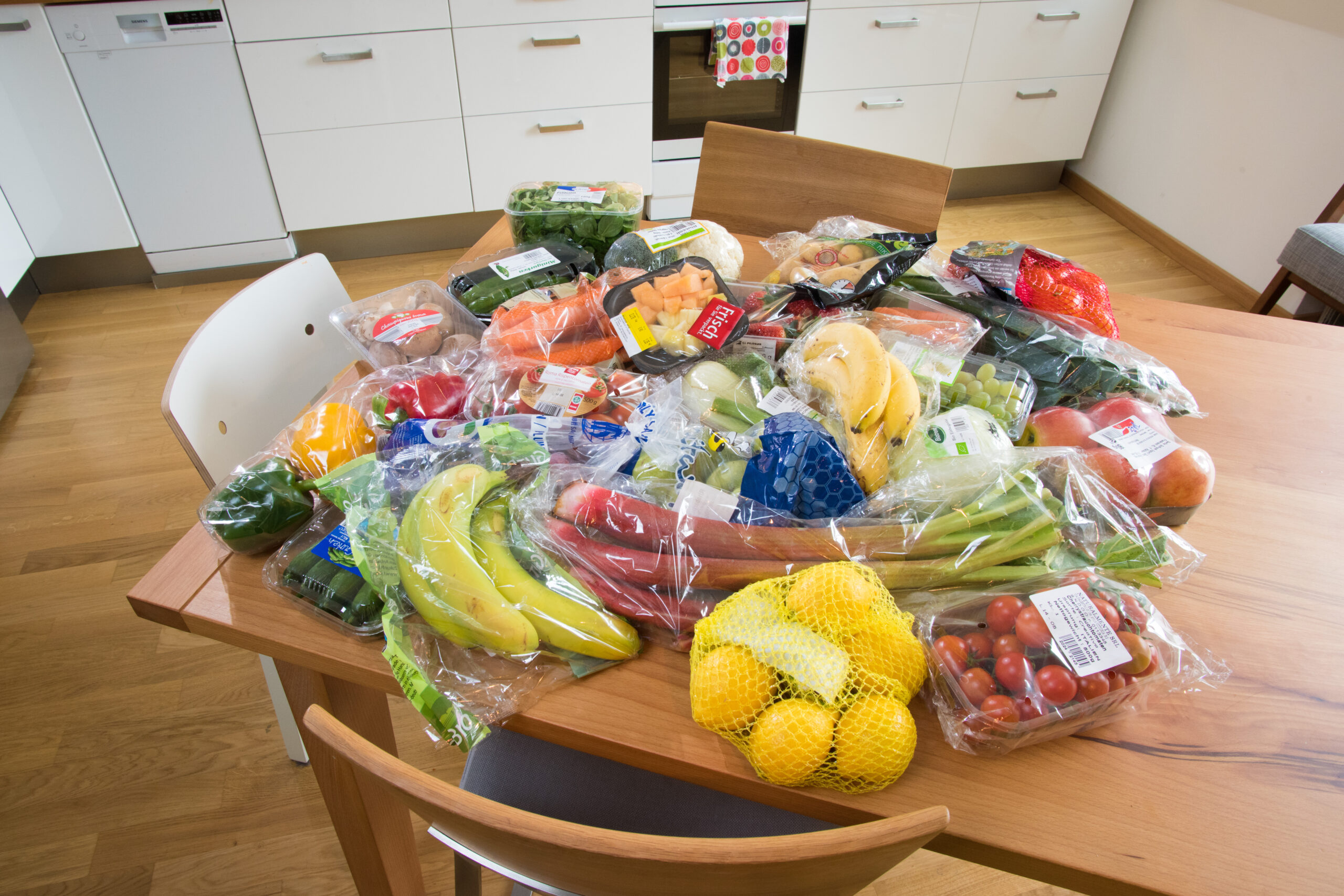 Obst und Gemüse in Plastikverpackung (Quelle: NABU/S. Hennigs)