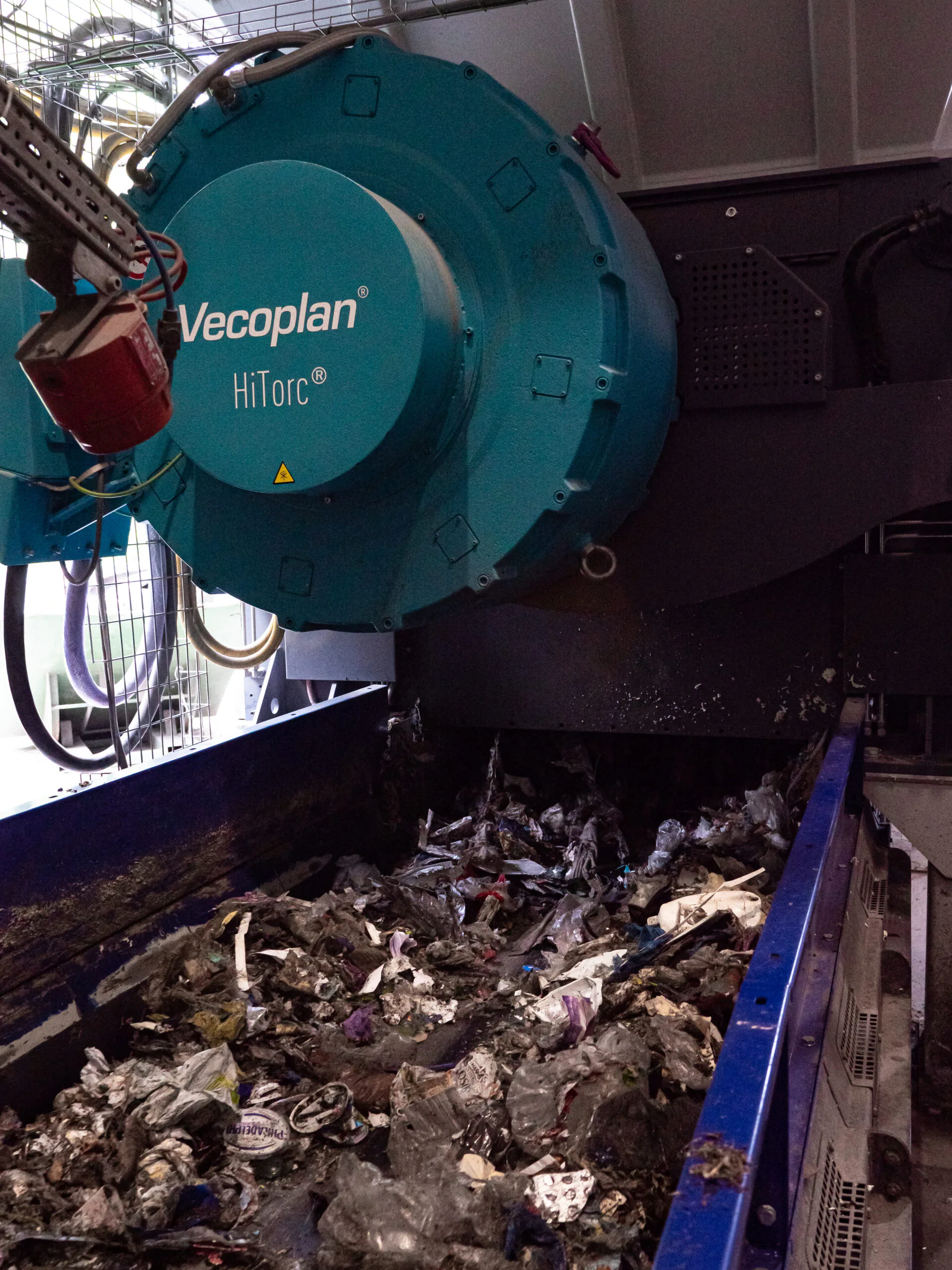Zerkleiner bereiten gesammelte Verpackungen aus Kunststoff, Metall und Verbundmaterialien oder auch Hausmüll effizient auf. Eine wichtige Stellschraube ist dabei der Antrieb für den Rotor. Bild: Vecoplan AG